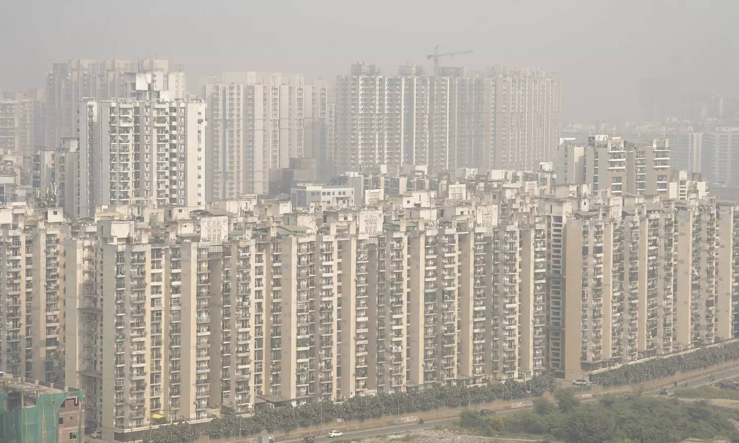 Delhi enveloped in toxic haze, AQI in severe zone in some areas