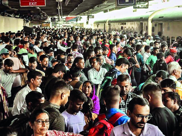 Festive rush: Indian Railways increases spl train services by 73% Festive rush: Indian Railways increases spl train services by 73%