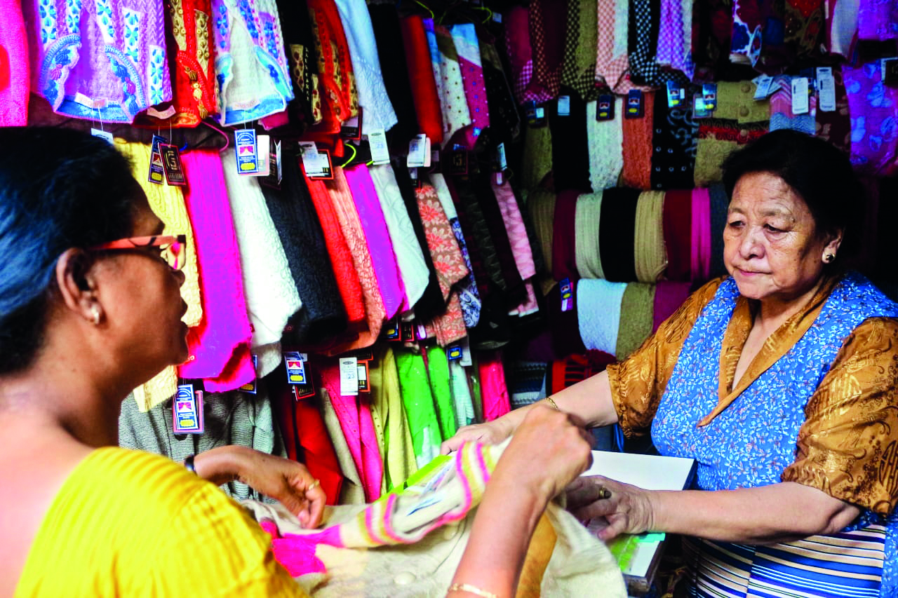 Unpredictable winters and online shopping boom: Bhutia Market sees decline in footfall Unpredictable winters and online shopping boom: Bhutia Market sees decline in footfall