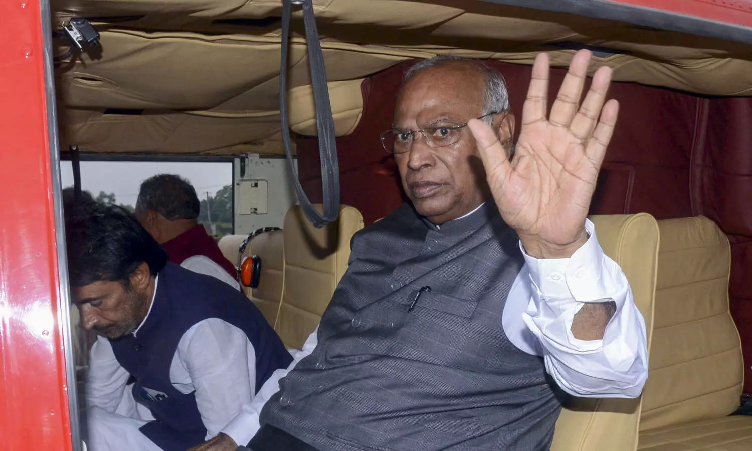 Kharge slams Fadnavis, says people of Maharashtra will give a befitting reply to BJP