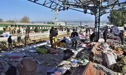 27 killed, 62 injured in suicide bombing at railway station in Pakistan