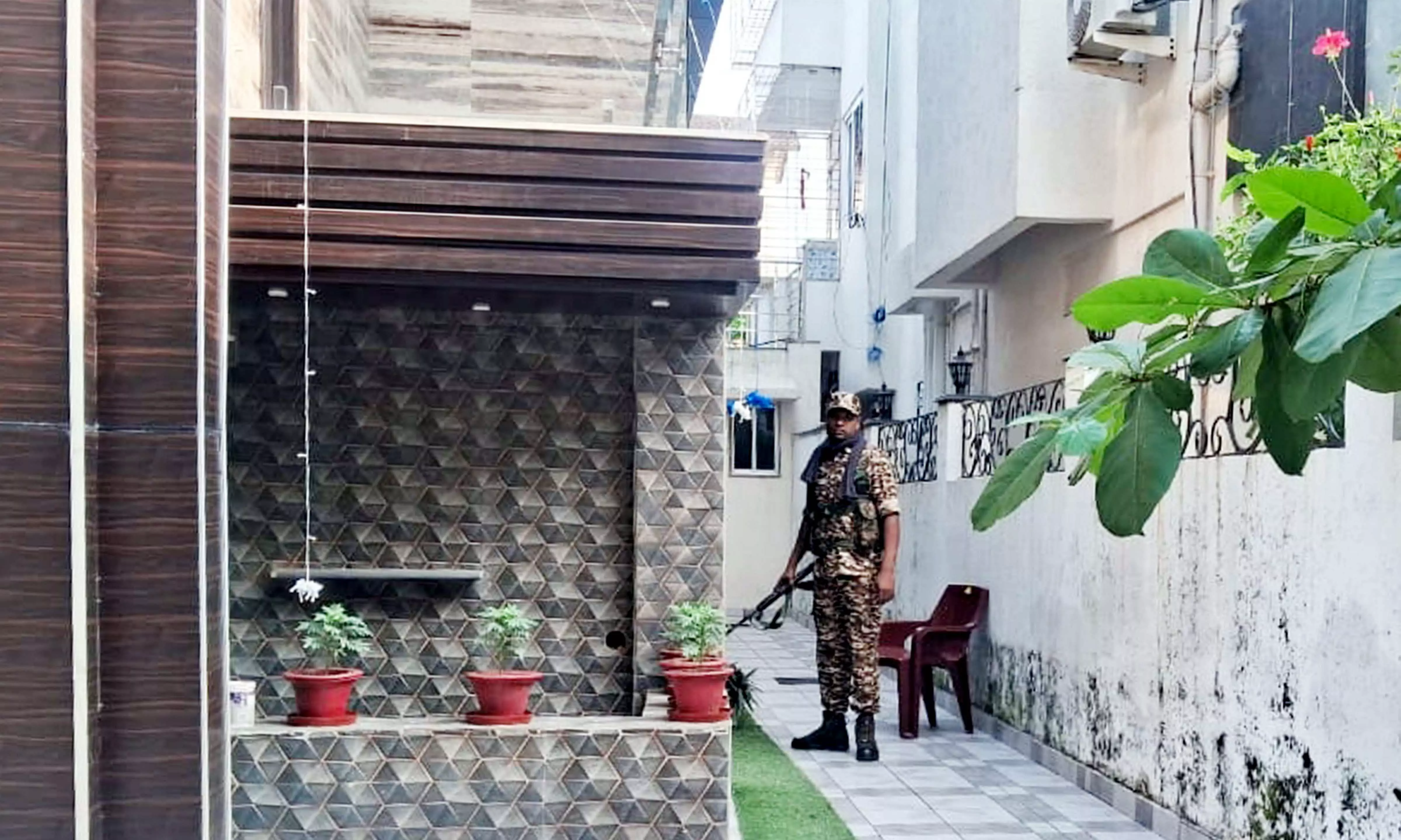 Income tax raids premises linked to CM Soren’s advisor ahead of polls