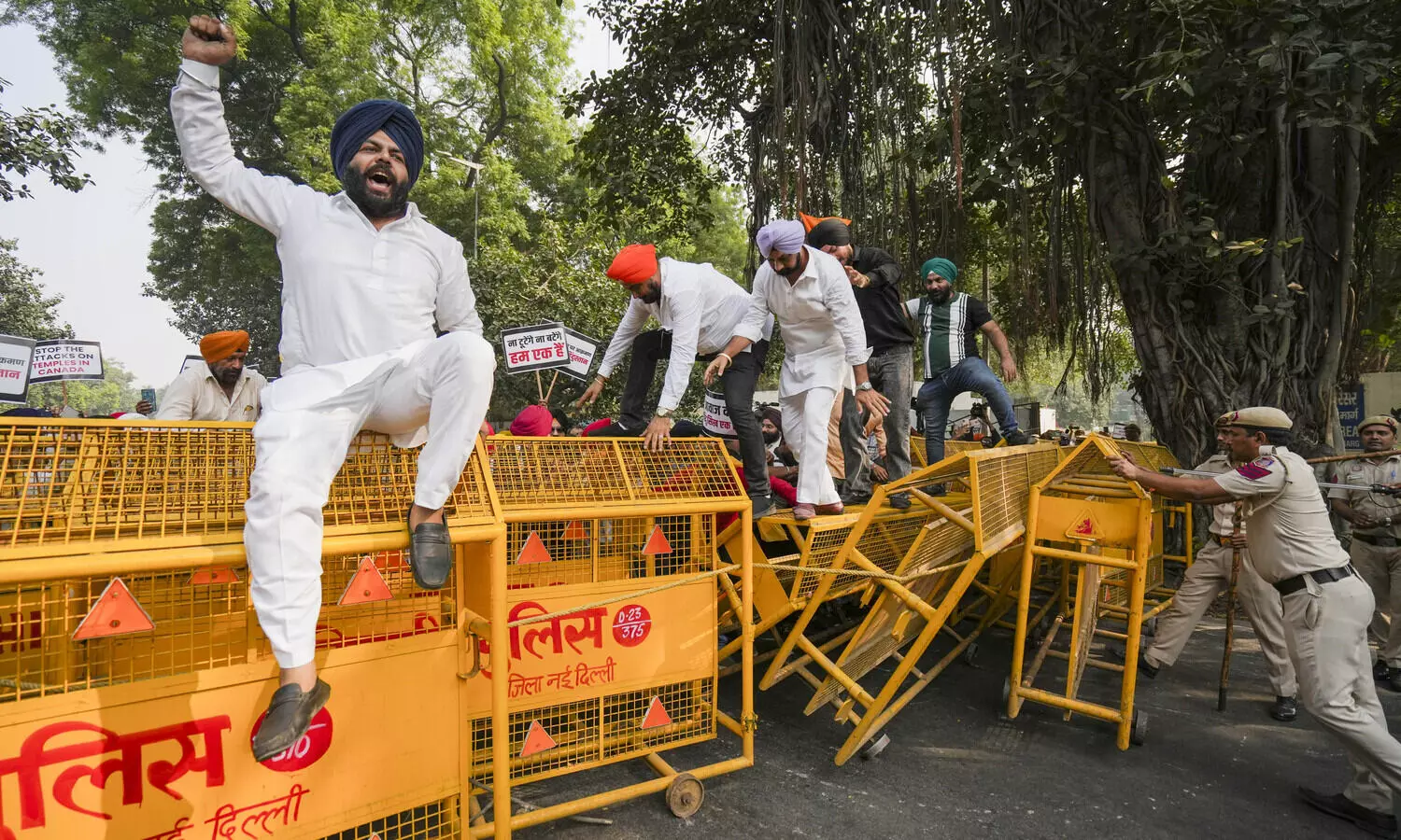 Massive protests outside Canadian embassy in Delhi after Brampton temple attack