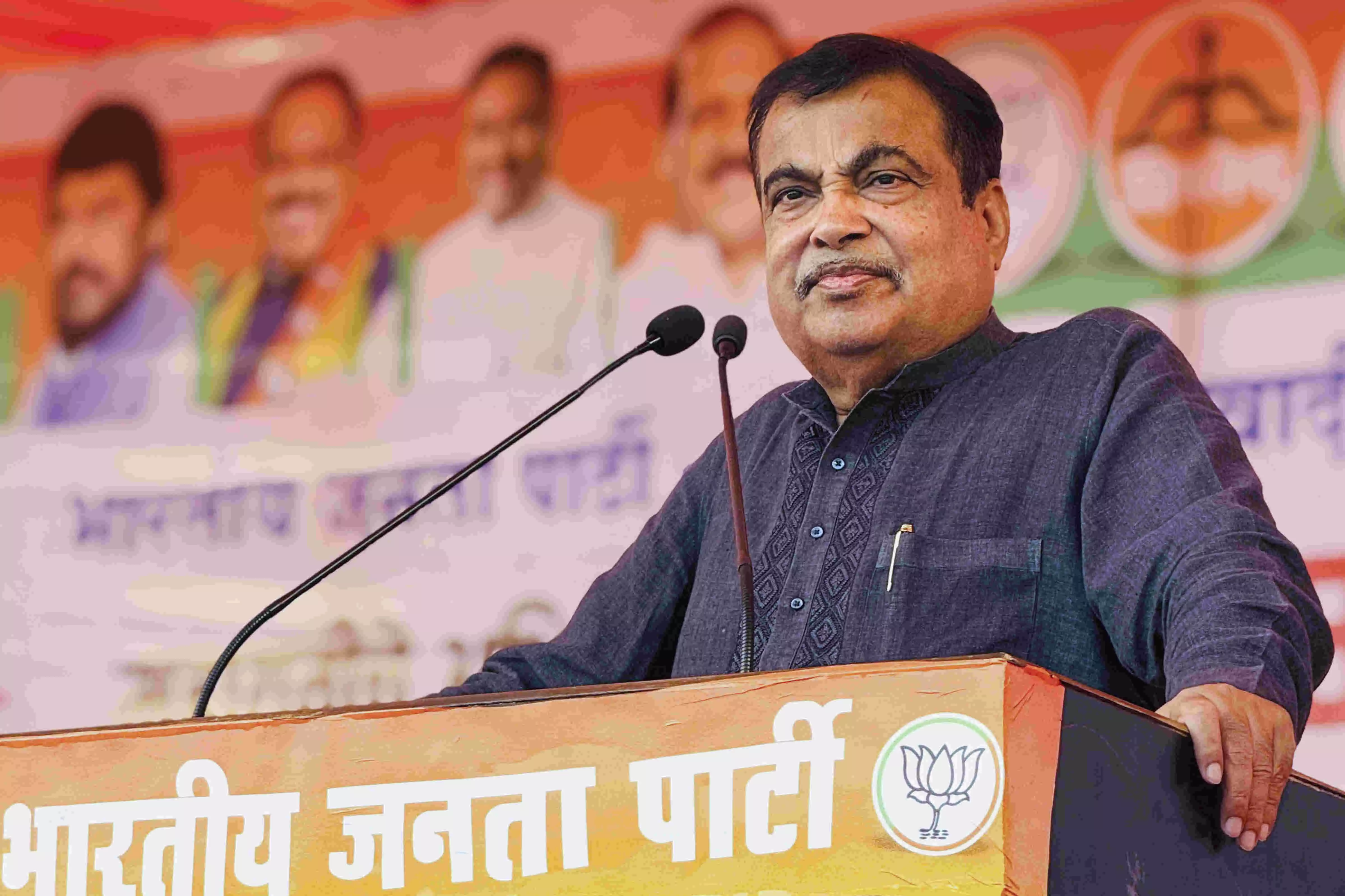 Cong amended Constitution but accuses BJP of plans to change it: Gadkari Cong amended Constitution but accuses BJP of plans to change it: Gadkari