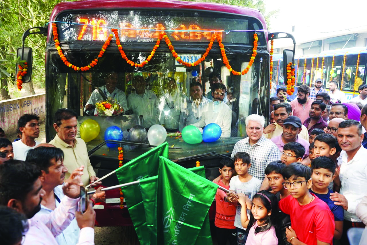 Delhi govt launches bus routes for school children from outer areas Delhi govt launches bus routes for school children from outer areas