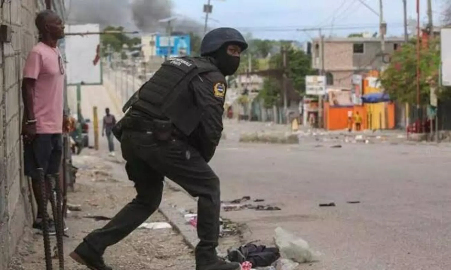 FAA prohibits US airlines from flying to Haiti and UN suspends flights after plane was shot by gangs