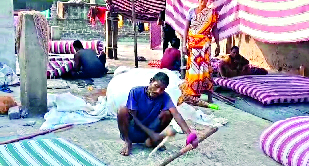 Clinking of blanket-making tools in markets marks arrival of winters