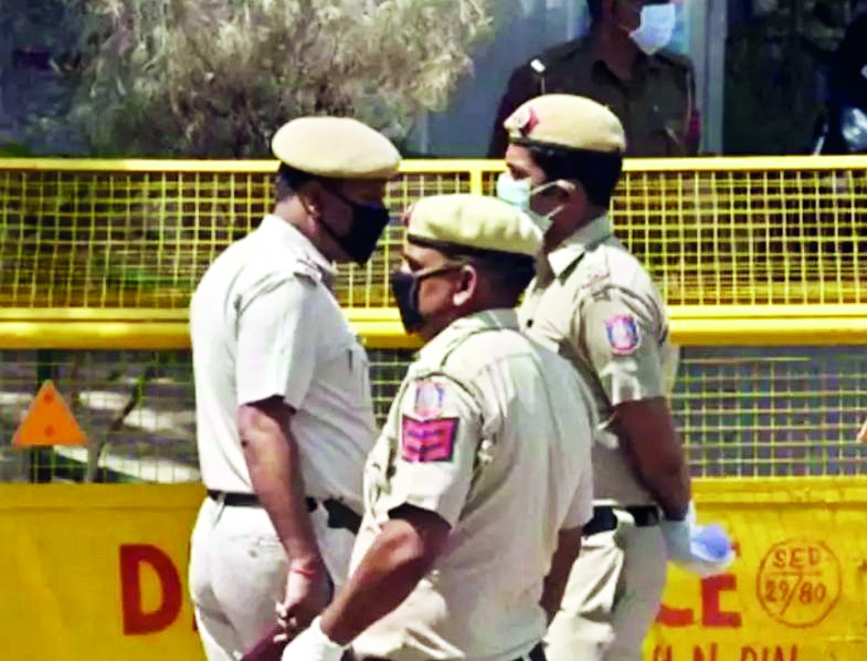 Police raid associates’ homes amid surge in threats and extortions Police raid associates’ homes amid surge in threats and extortions