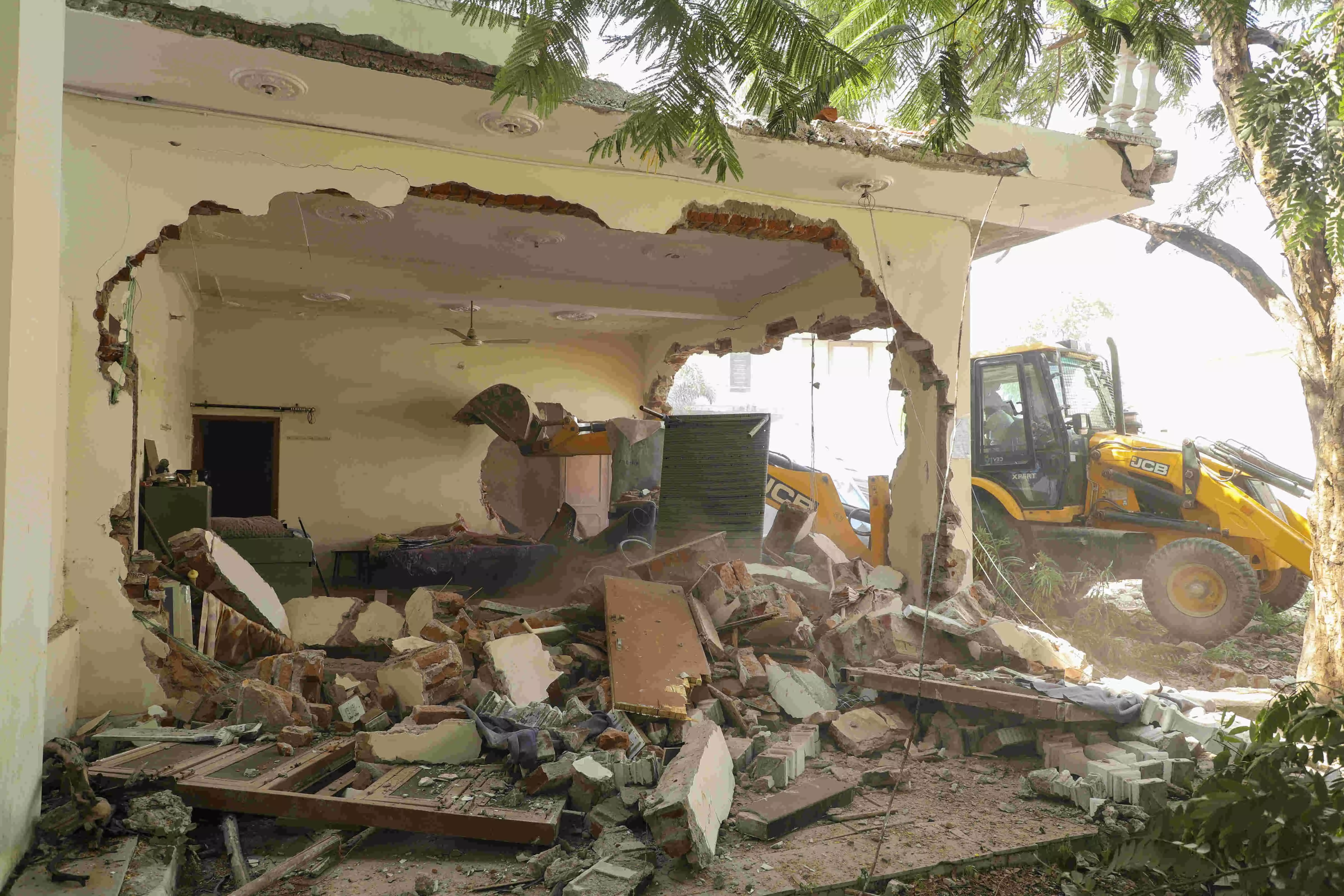 Bulldozer justice unconstitutional; officials should be penalised: Supreme Court Bulldozer justice unconstitutional; officials should be penalised: Supreme Court