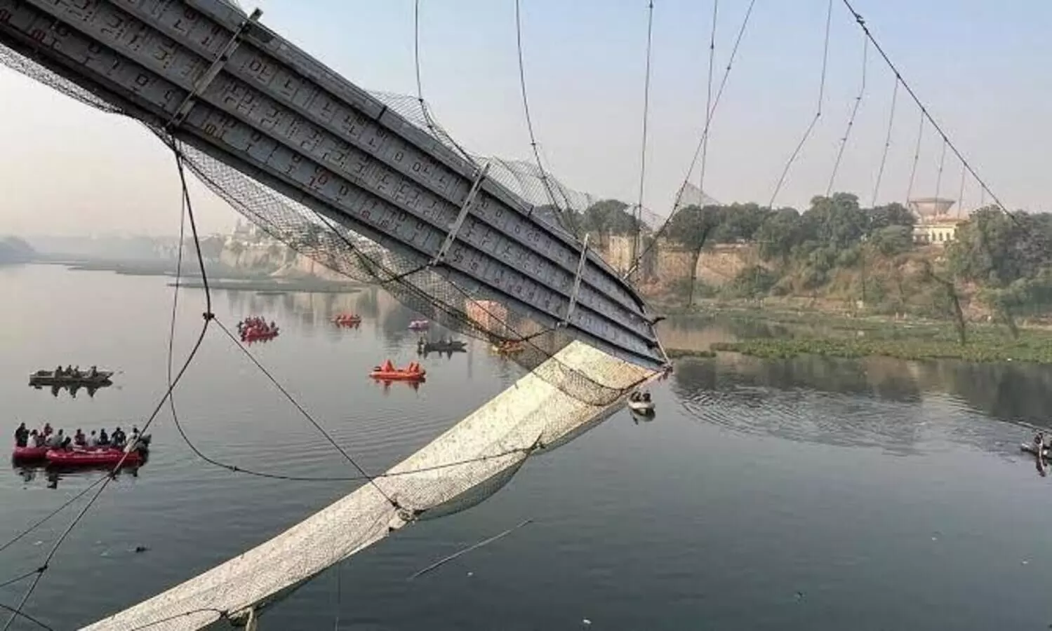 Industrialist out on bail in Morbi bridge collapse case honoured; kin of victims upset