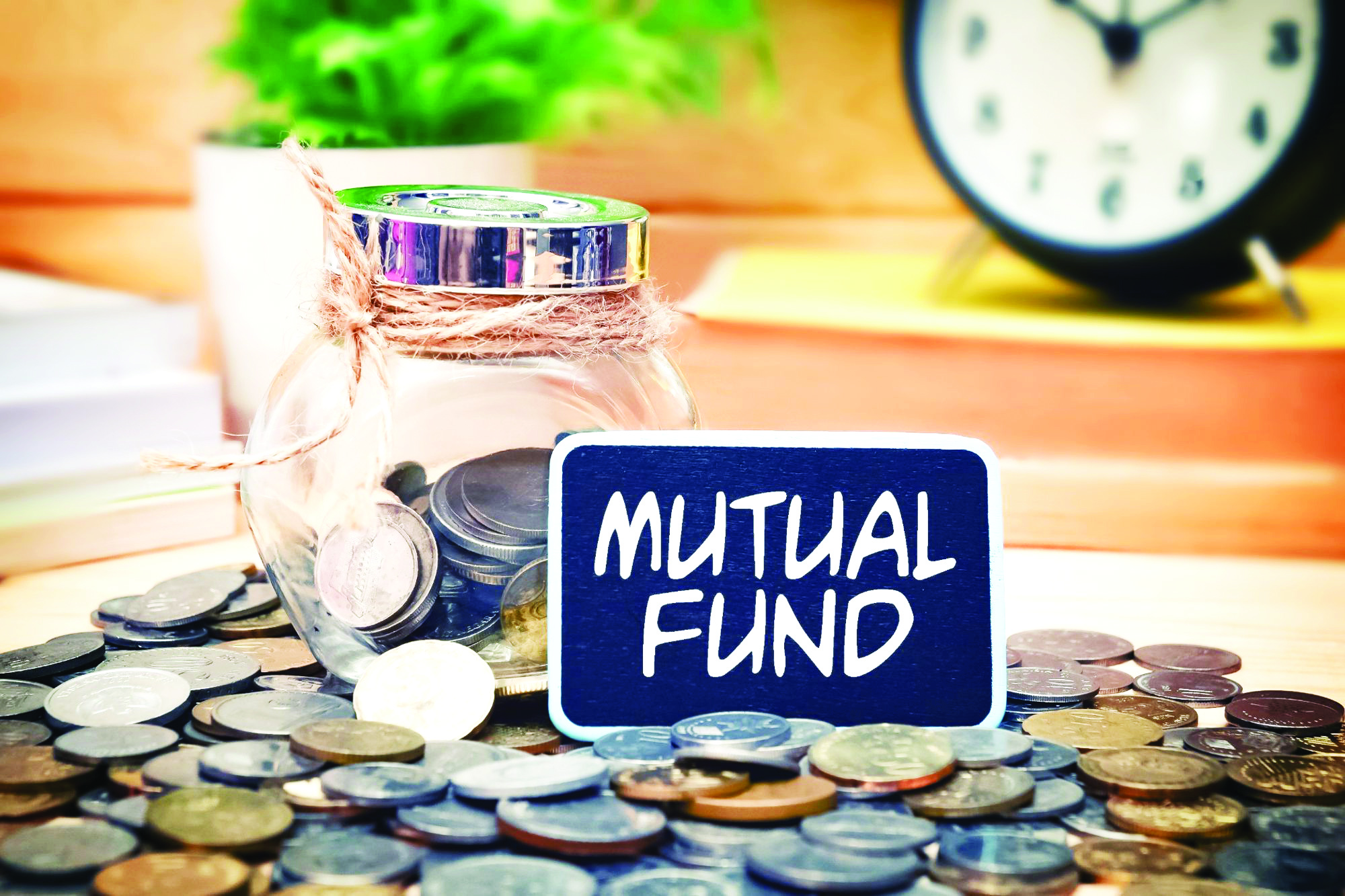 Debt MFs log Rs 1.57 lakh cr inflow in Oct on infusion in liquid schemes