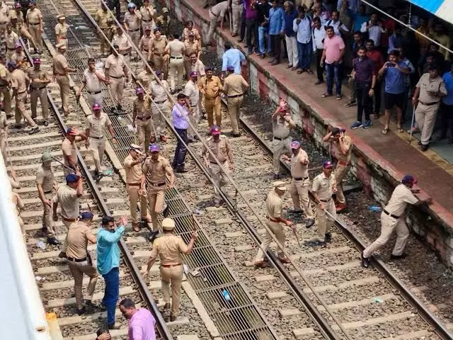 Bombay HC raps CID on Badlapur encounter probe; calls gunshot residue, fingerprint aspects unusual Bombay HC raps CID on Badlapur encounter probe; calls gunshot residue, fingerprint aspects unusual