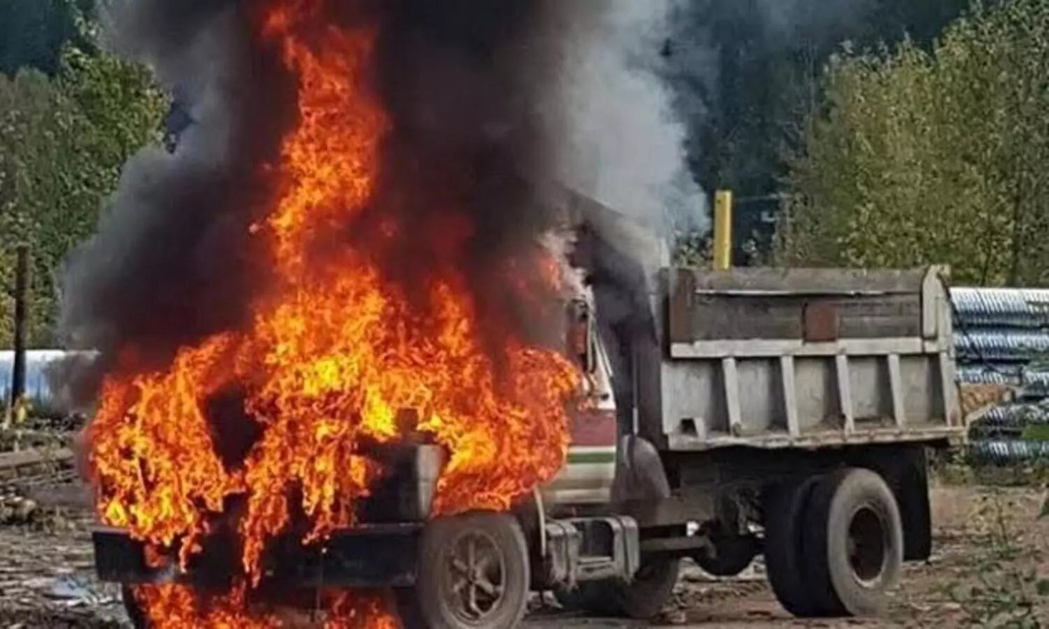 Hours before 2nd phase of Jkhand polls, Maoists torch five trucks in Latehar