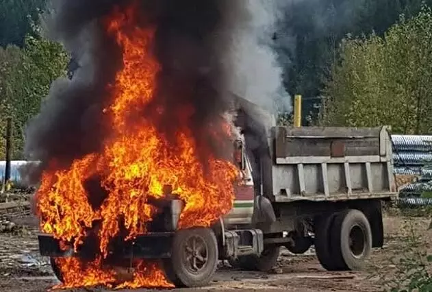 Hours before 2nd phase of Jkhand polls, Maoists torch five trucks in Latehar