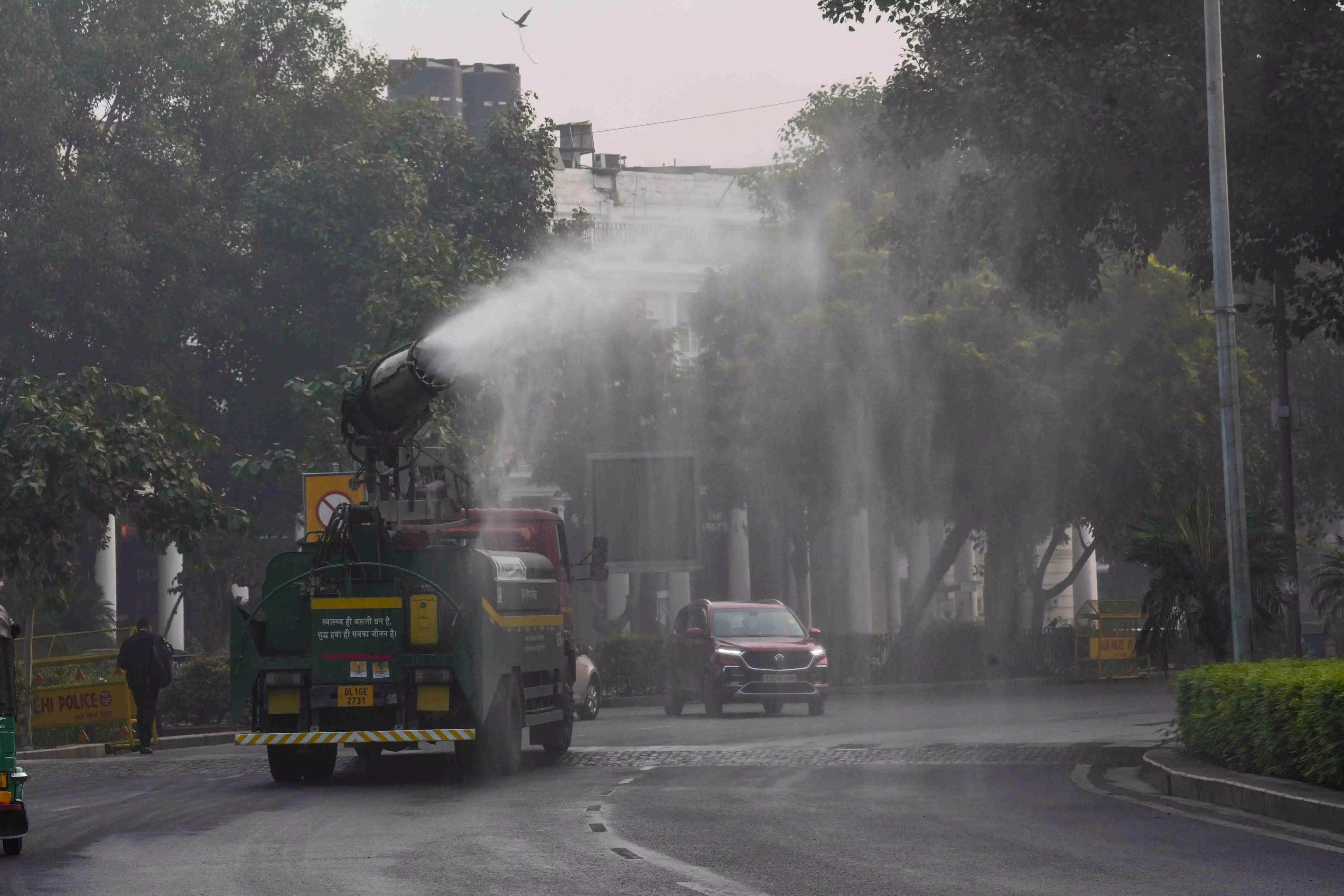 Delhis AQI improves but remains very poor, seasons lowest temperature recorded Delhis AQI improves but remains very poor, seasons lowest temperature recorded