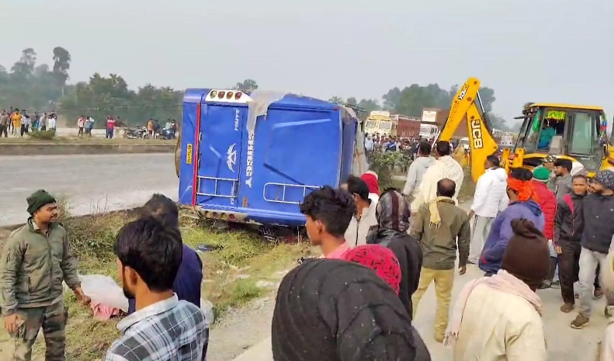 Seven killed, many injured after bus overturns in Jharkhand