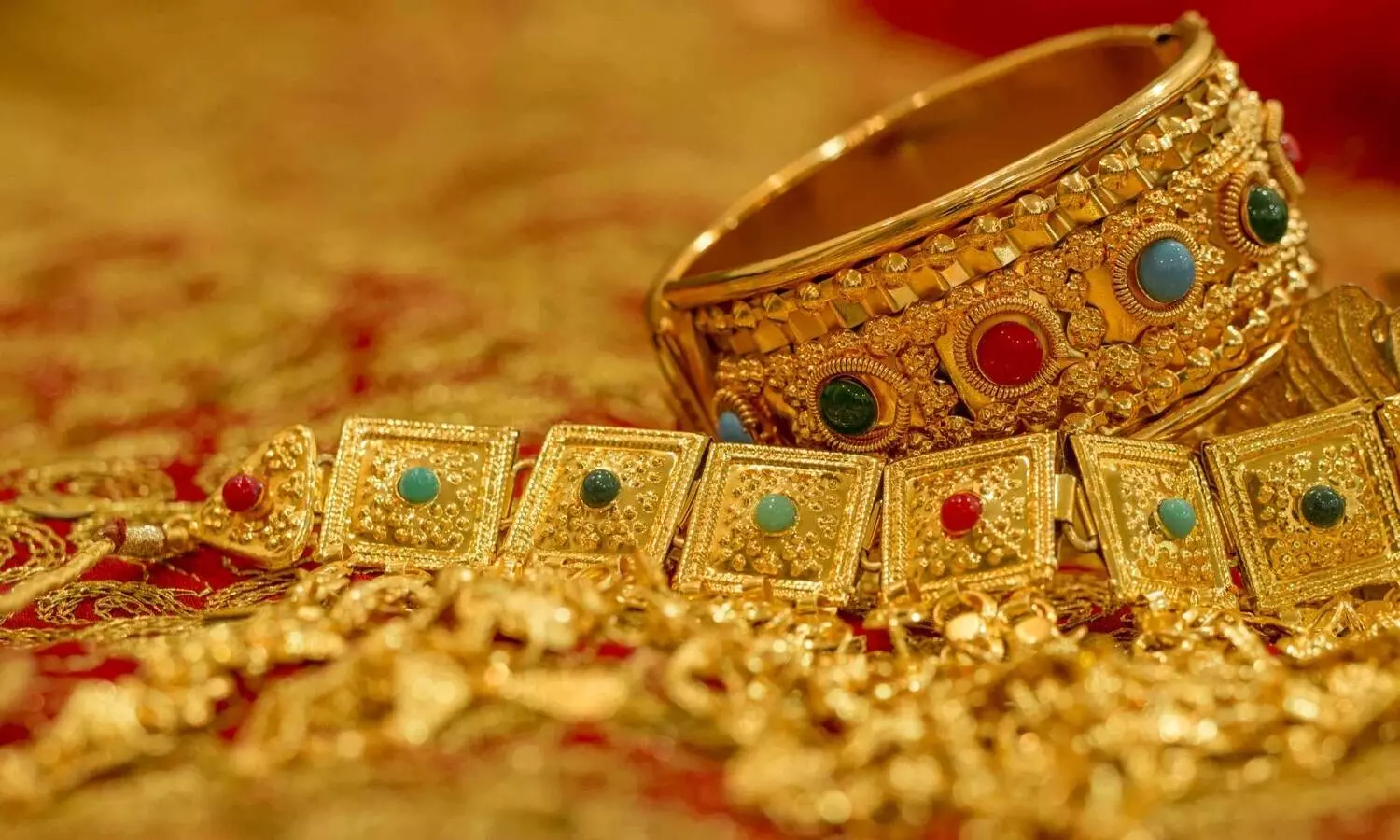 Cash, jewellery worth Rs 1.5 cr looted during attack on Manipur MLAs residence Cash, jewellery worth Rs 1.5 cr looted during attack on Manipur MLAs residence