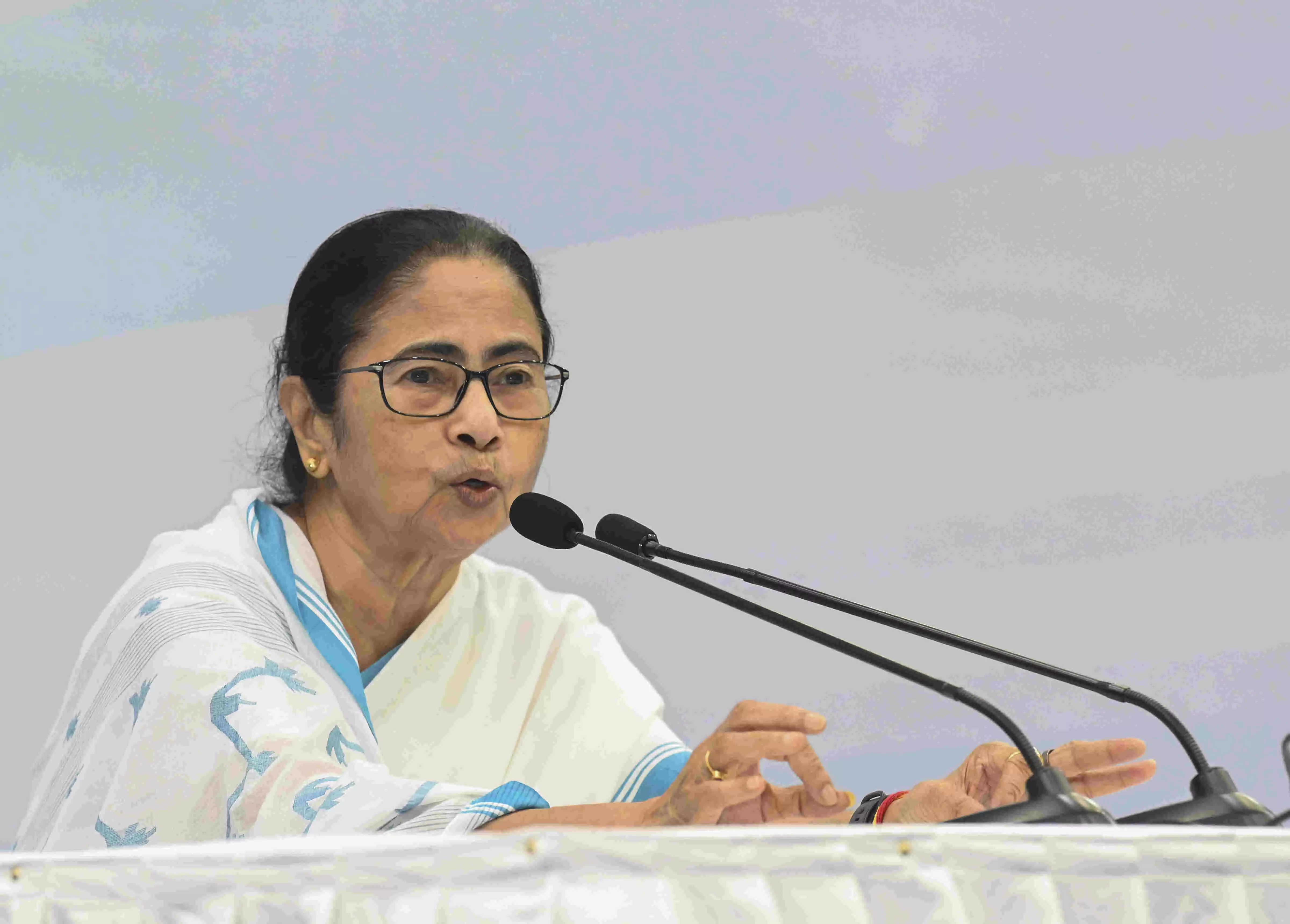 Miffed with bribery complaints, Mamata to initiate total reshuffle in CID