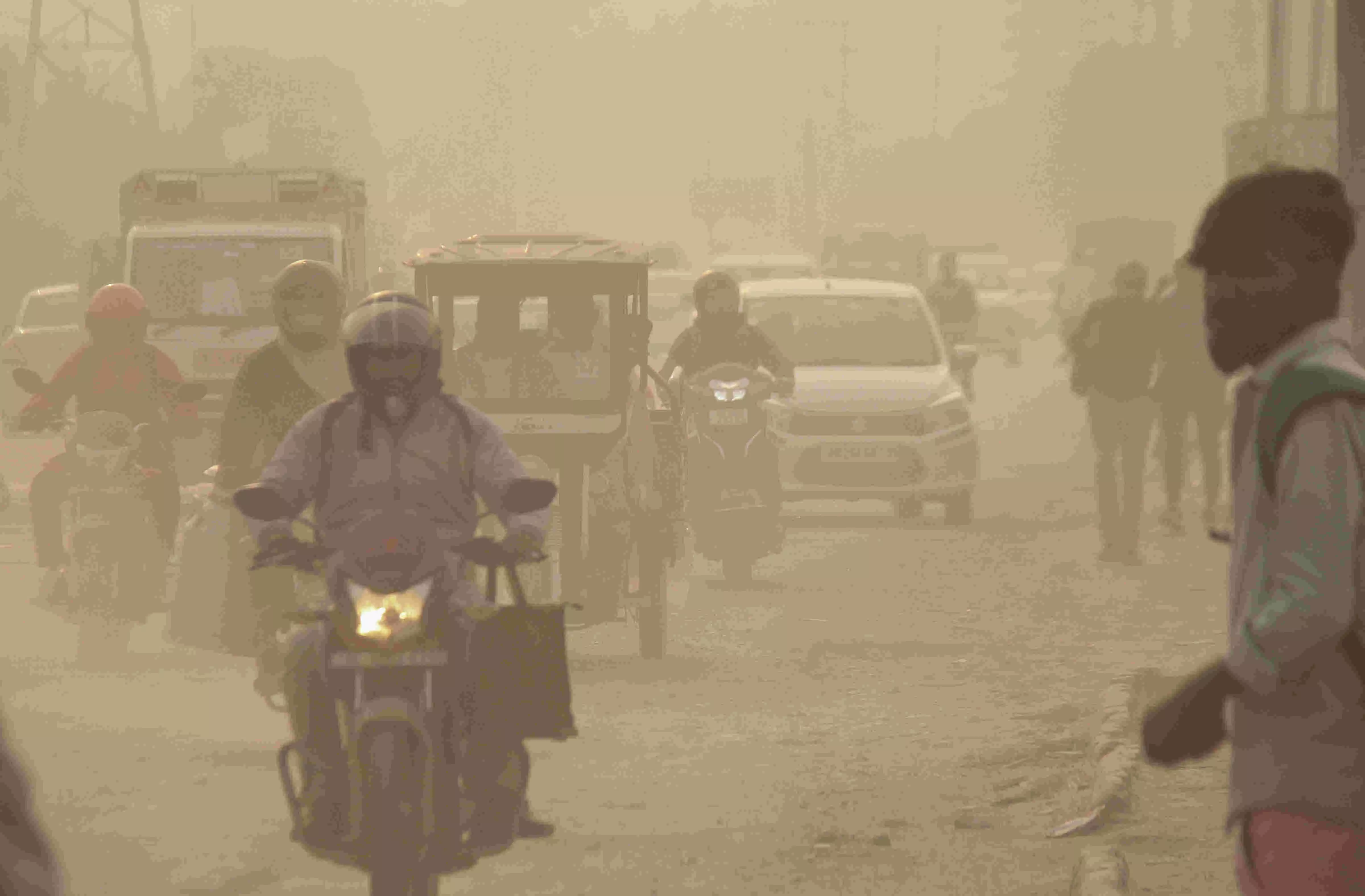 Severe Delhi air pollution worsens respiratory conditions, doctors warn Severe Delhi air pollution worsens respiratory conditions, doctors warn