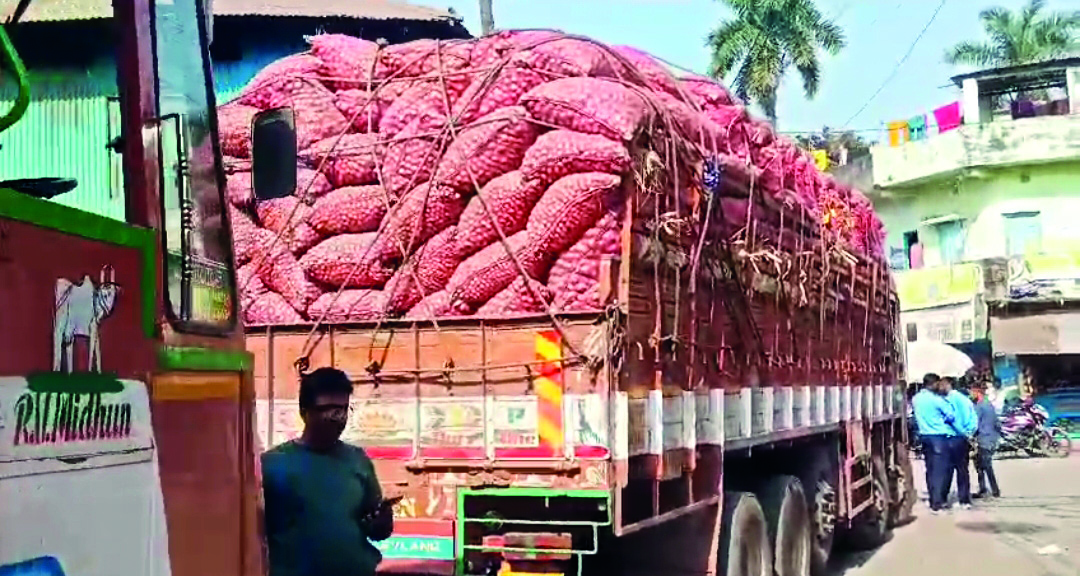 Trade halt leads to ‘revenue loss of about Rs 8.5 cr in past 2 days’ Trade halt leads to ‘revenue loss of about Rs 8.5 cr in past 2 days’