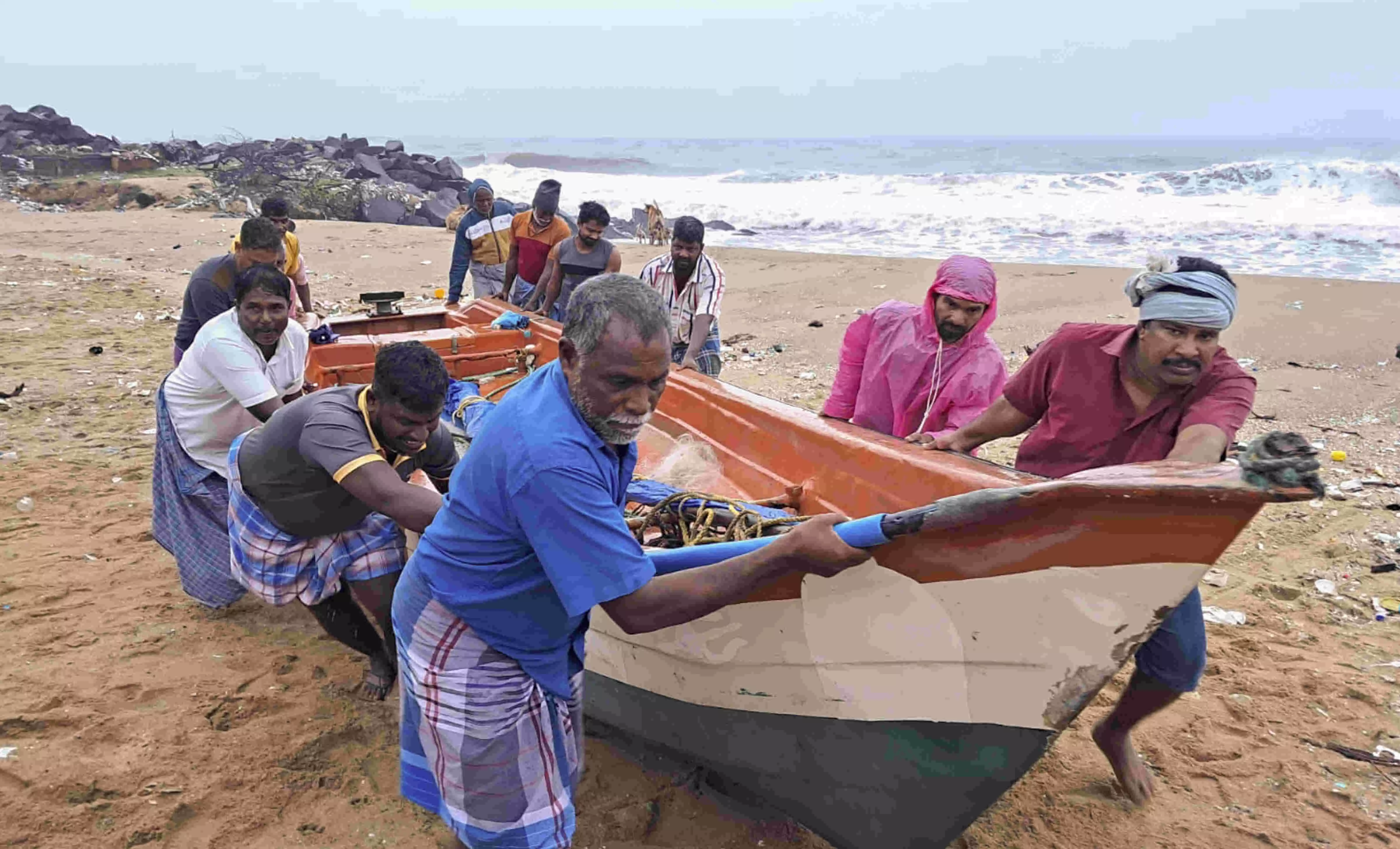 Rains continue in Tamil Nadu, standing crops hit in Cauvery delta areas Rains continue in Tamil Nadu, standing crops hit in Cauvery delta areas