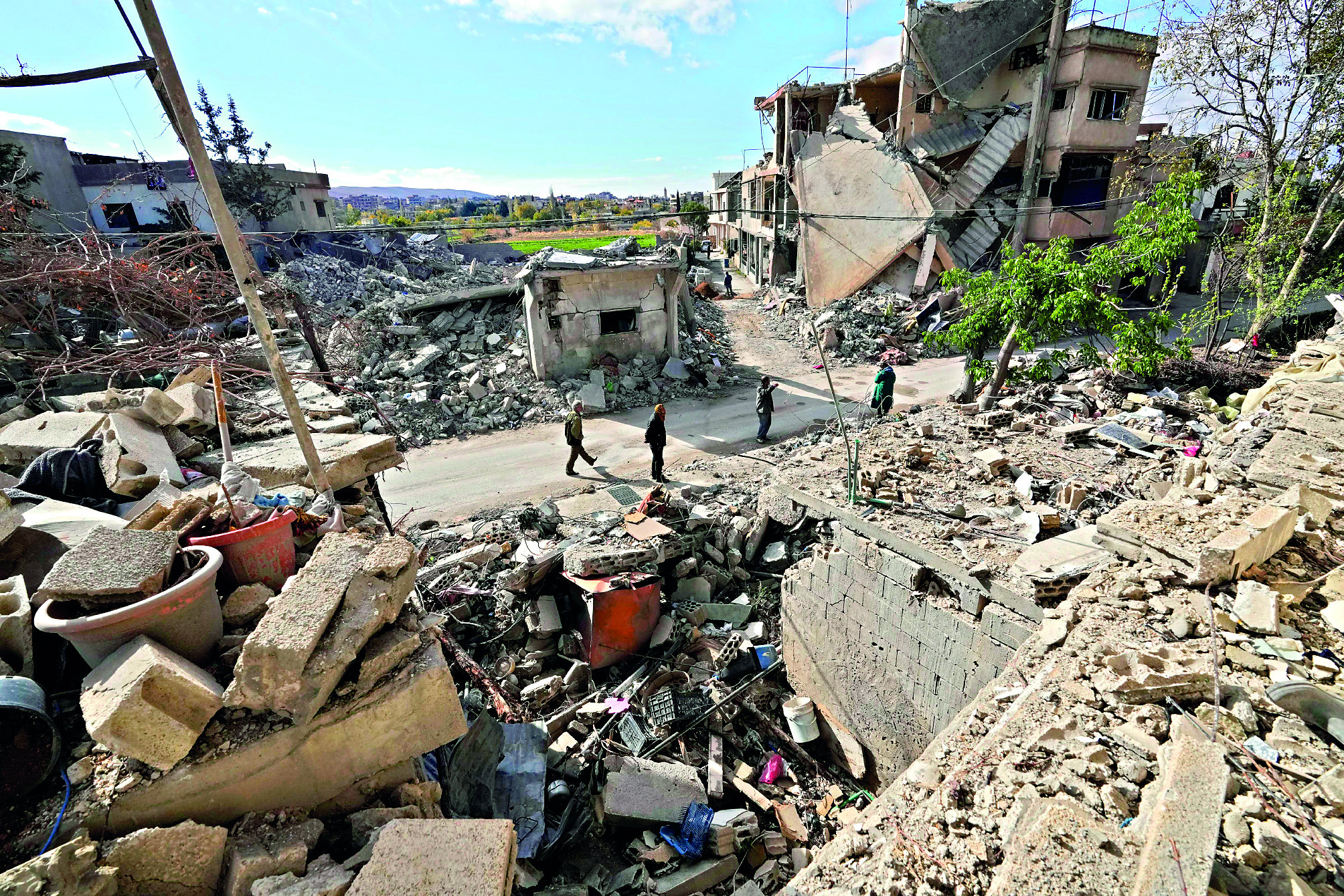 Thousands of Lebanese return to their homes as ceasefire takes hold Thousands of Lebanese return to their homes as ceasefire takes hold