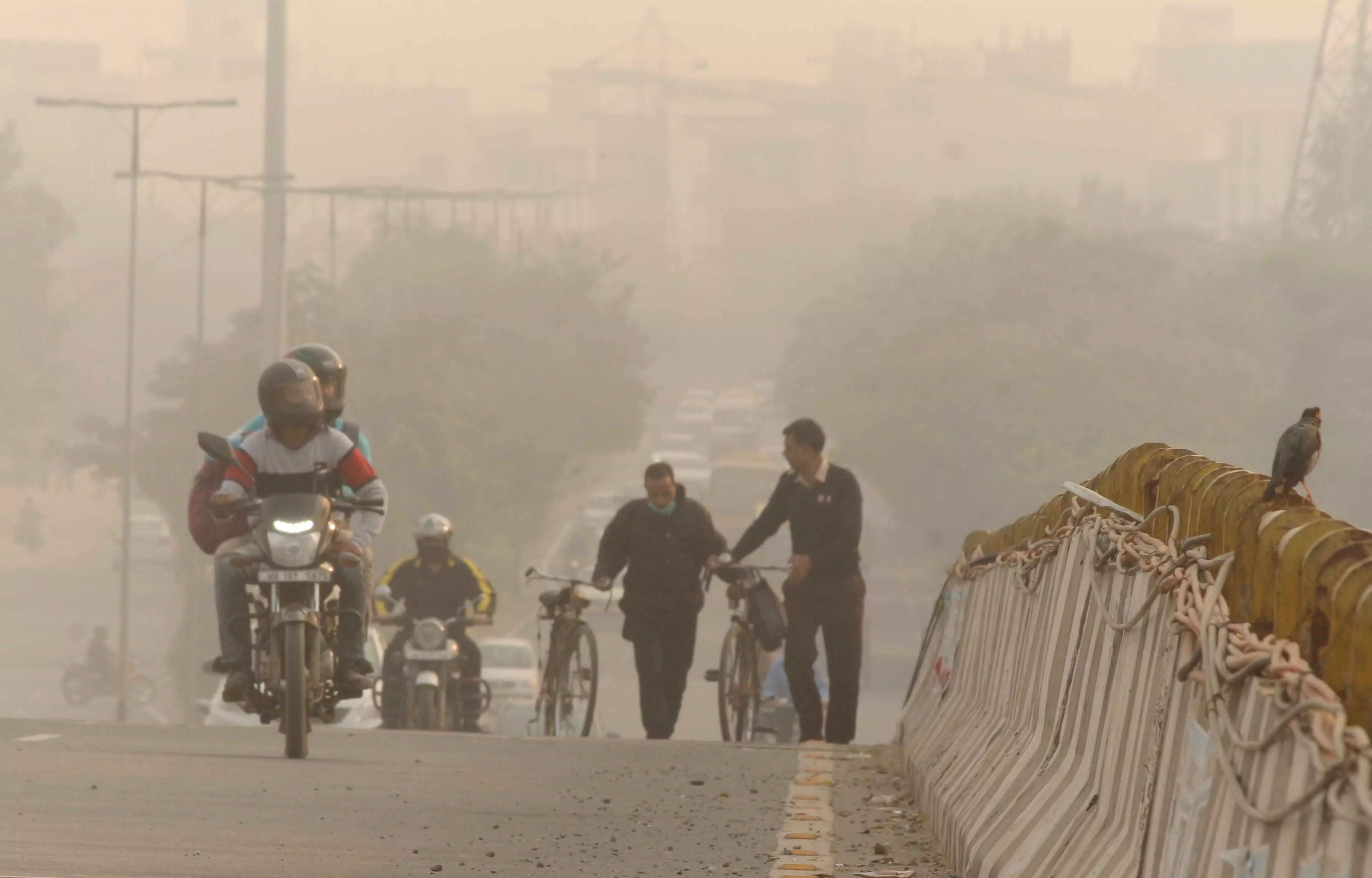 Delhis air quality remains very poor for 6th day; city records seasons coldest night