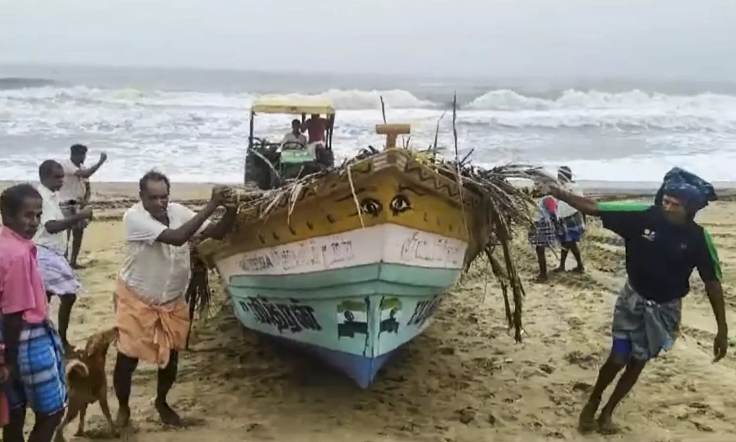 Cyclone Fengal: Pondy govt issues heavy rain alert to residents via SMS