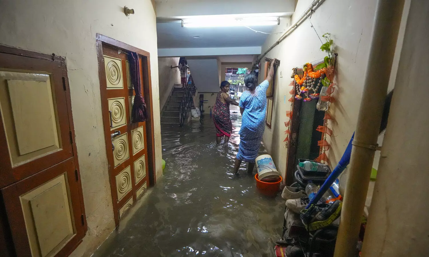 Flood fury overwhelms Villupuram in TN, Railway suspends ops as water level rises over danger mark