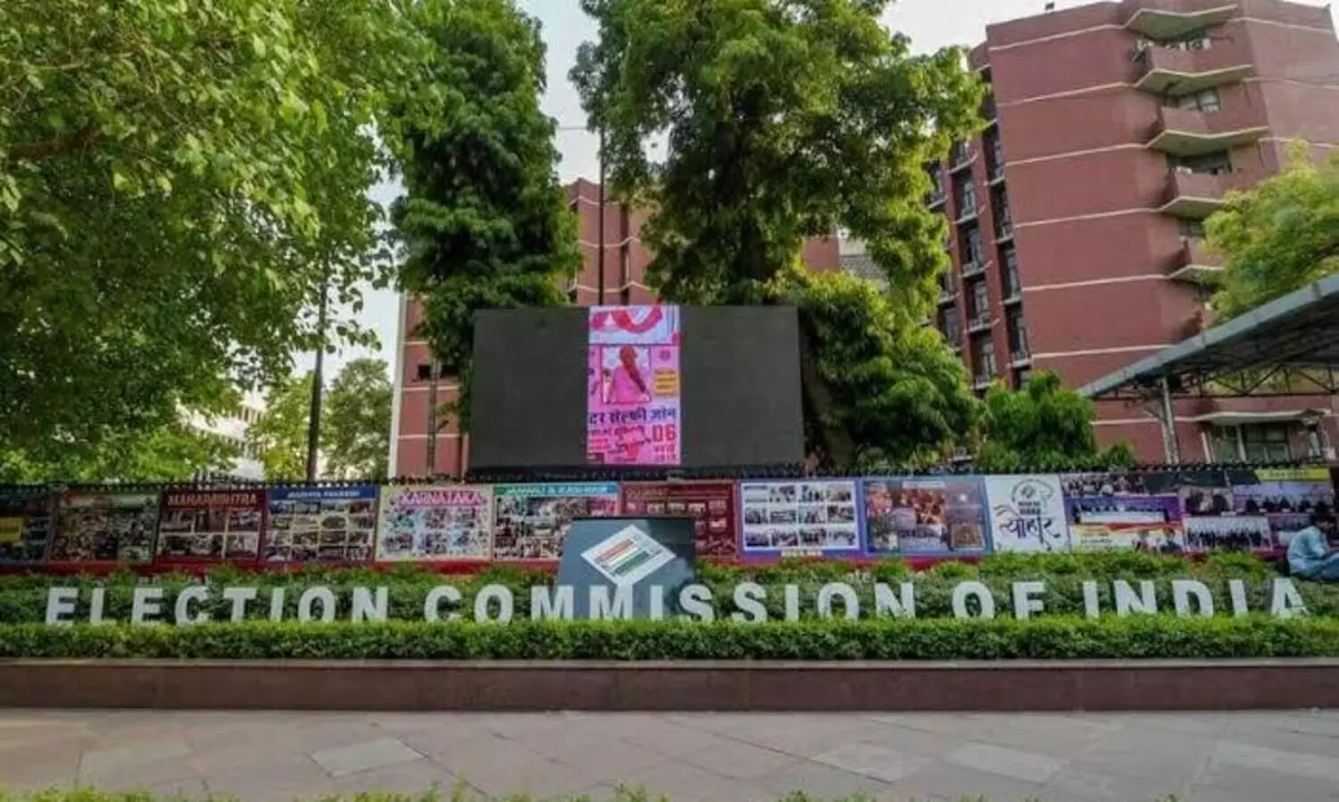 SC seeks ECs reply on plea against decision to increase no. of voters per polling station