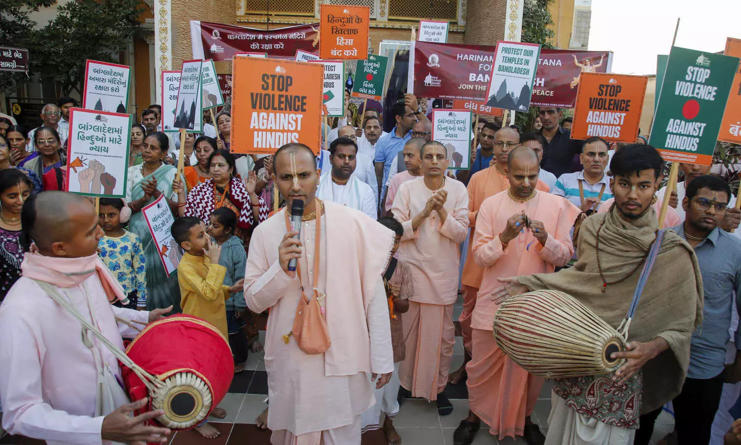 Monks protest at Indo-Bangla border over release of Hindu spiritual leader