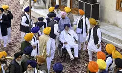 Akal Takht pronounces tankhah for Sukhbir Badal, directs him to clean utensils at Golden Temple Akal Takht pronounces tankhah for Sukhbir Badal, directs him to clean utensils at Golden Temple