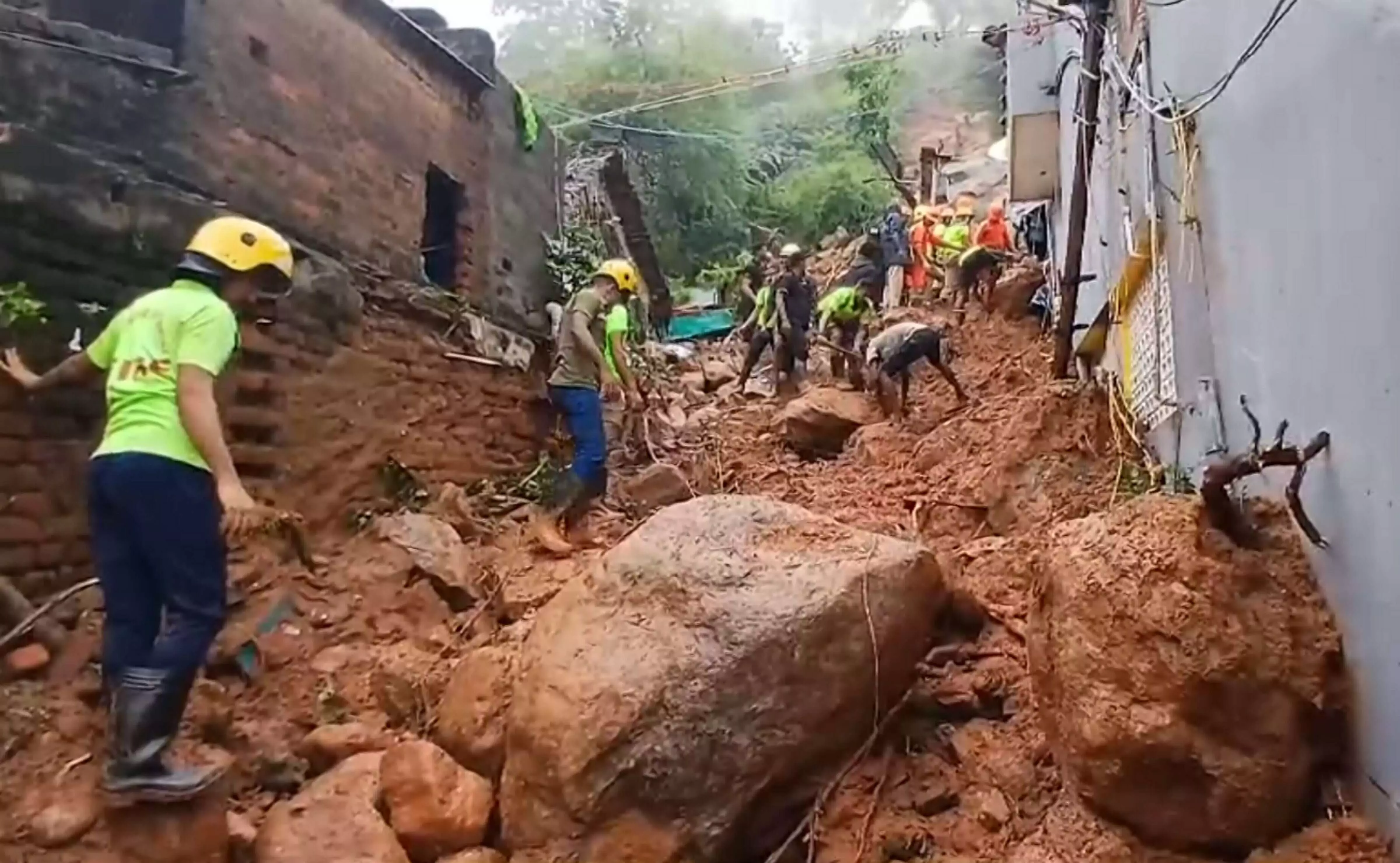Search for seven trapped individuals begins in Annamalaiyar hill in TN Search for seven trapped individuals begins in Annamalaiyar hill in TN