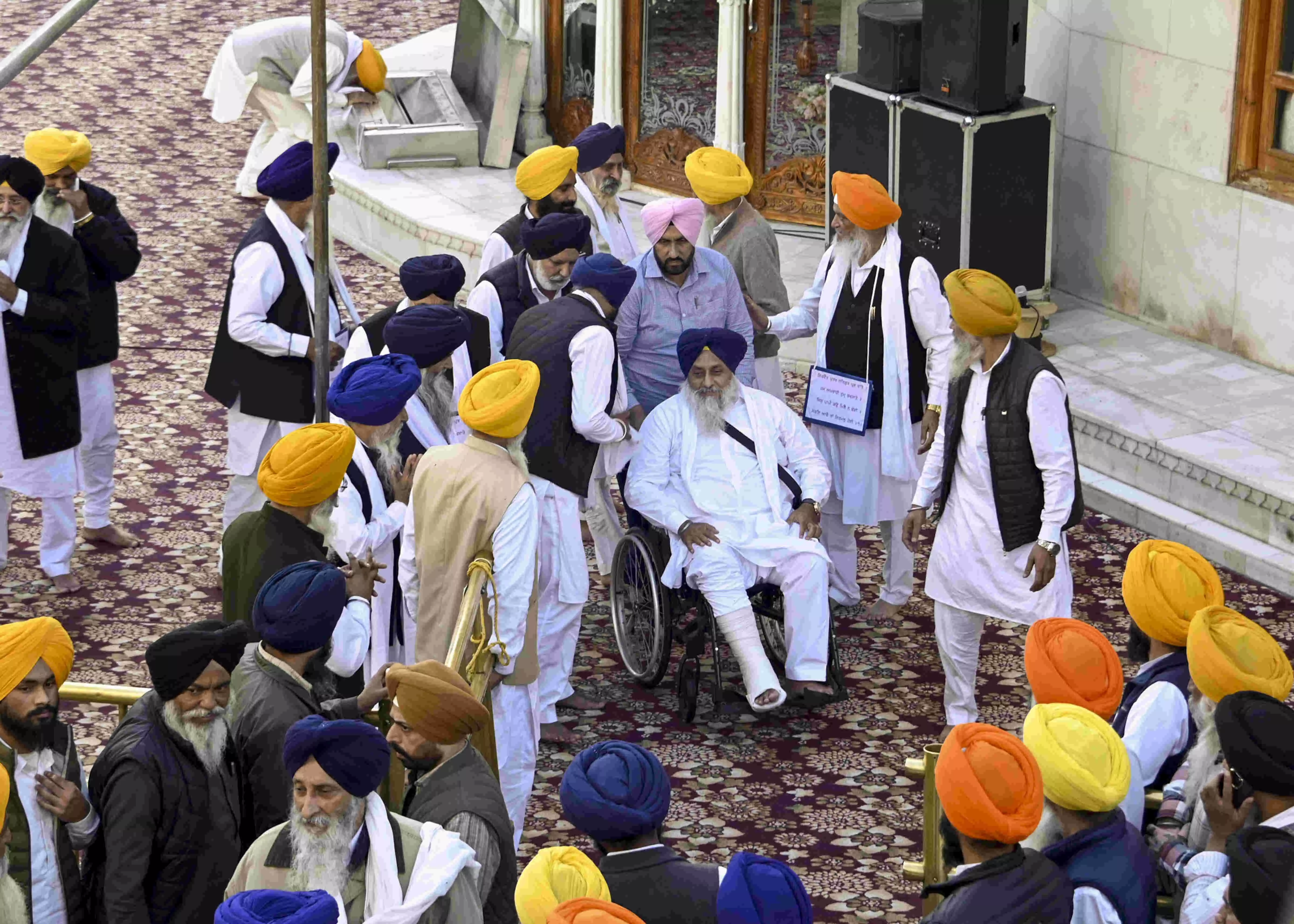 Akal Takht pronounces tankhah for Sukhbir Badal, directs him to clean utensils at Golden Temple