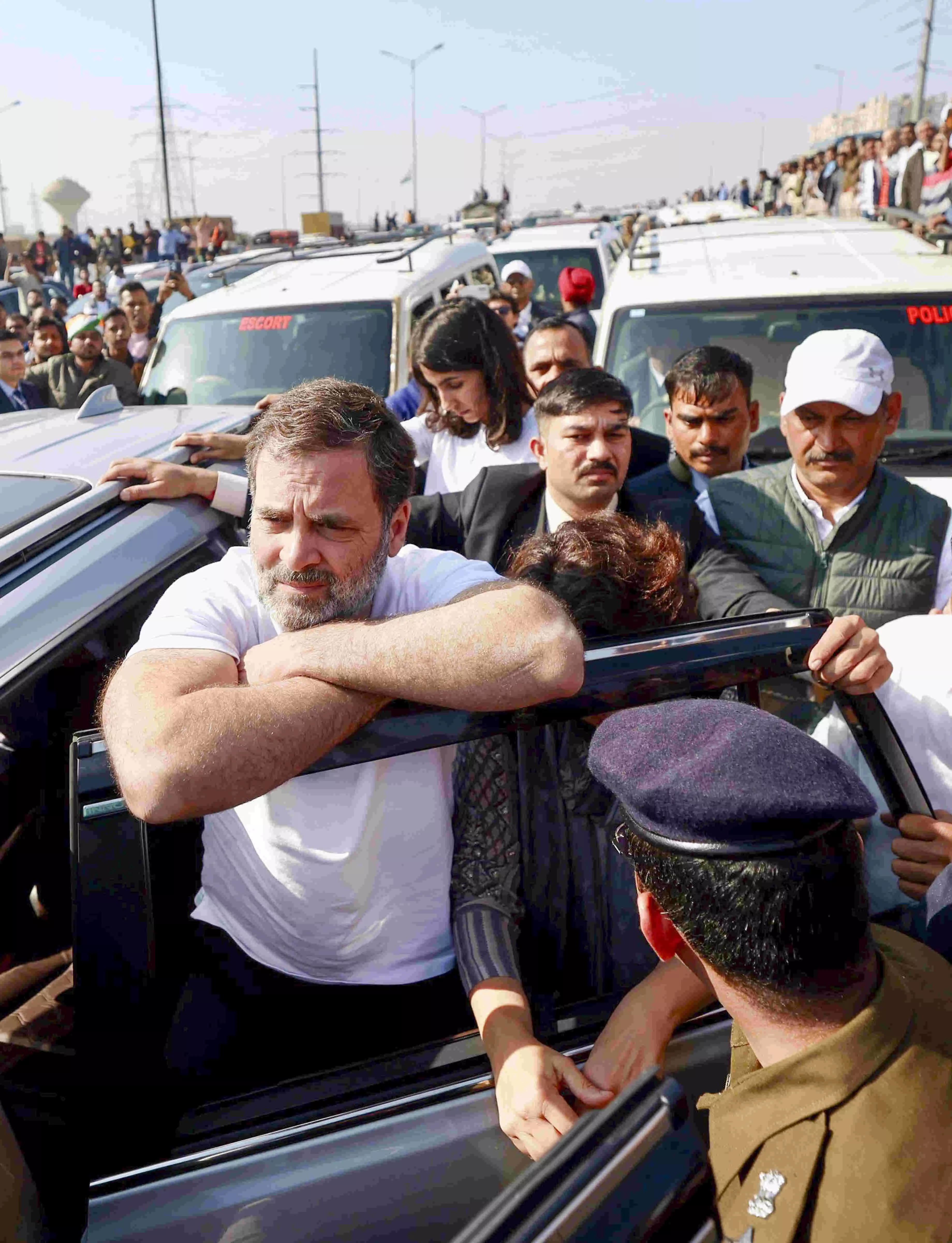 Ready to go alone to Sambhal with police but not allowed: Rahul Gandhi Ready to go alone to Sambhal with police but not allowed: Rahul Gandhi