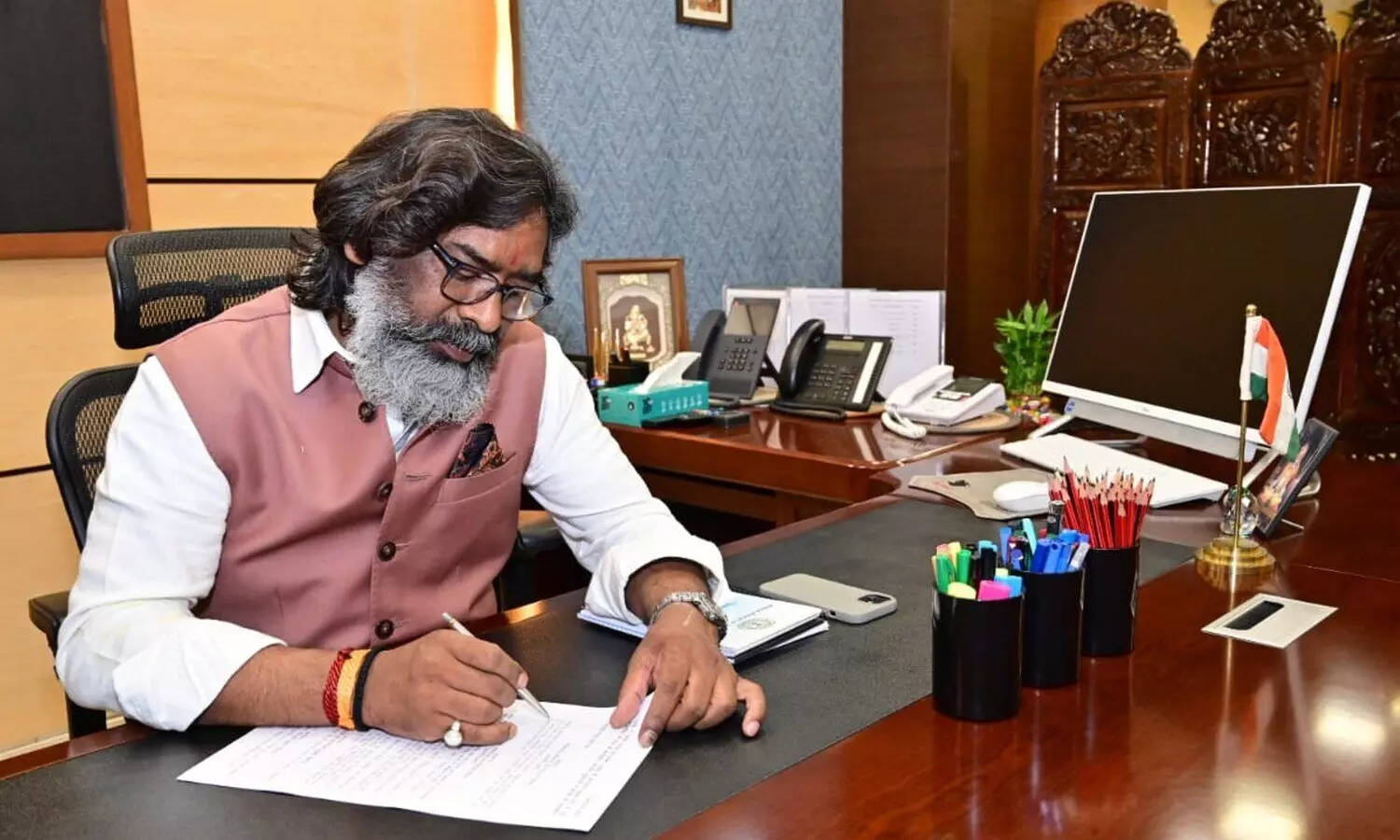 Jharkhand CM Soren distributes portfolios to ministers, keeps Home