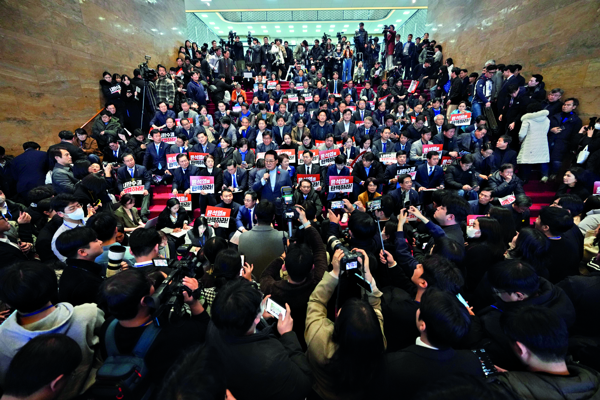 South Korea’s governing party head supports suspending Yoon’s powers South Korea’s governing party head supports suspending Yoon’s powers