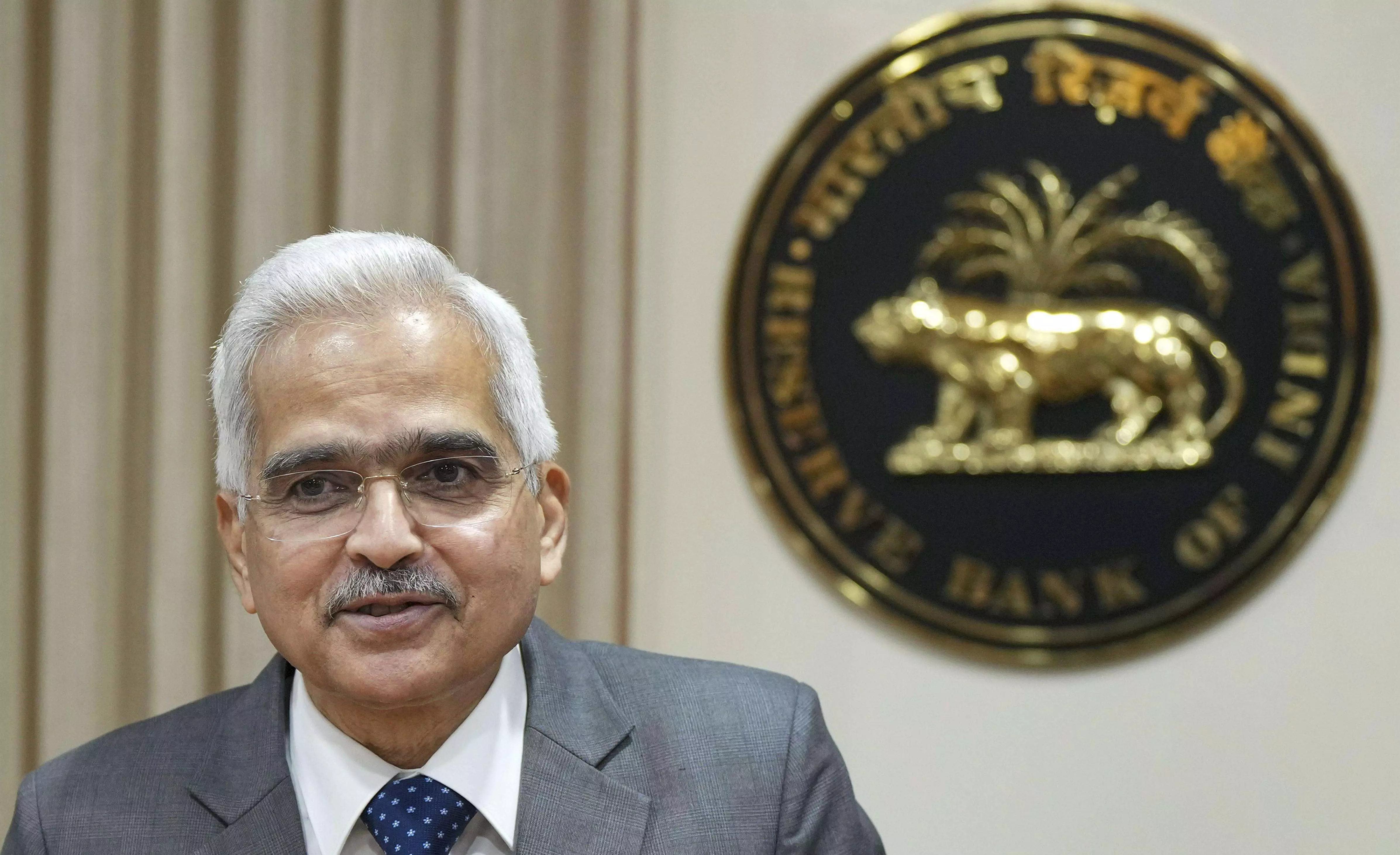 RBI keeps policy rate unchanged, cuts GDP forecast to 6.6%