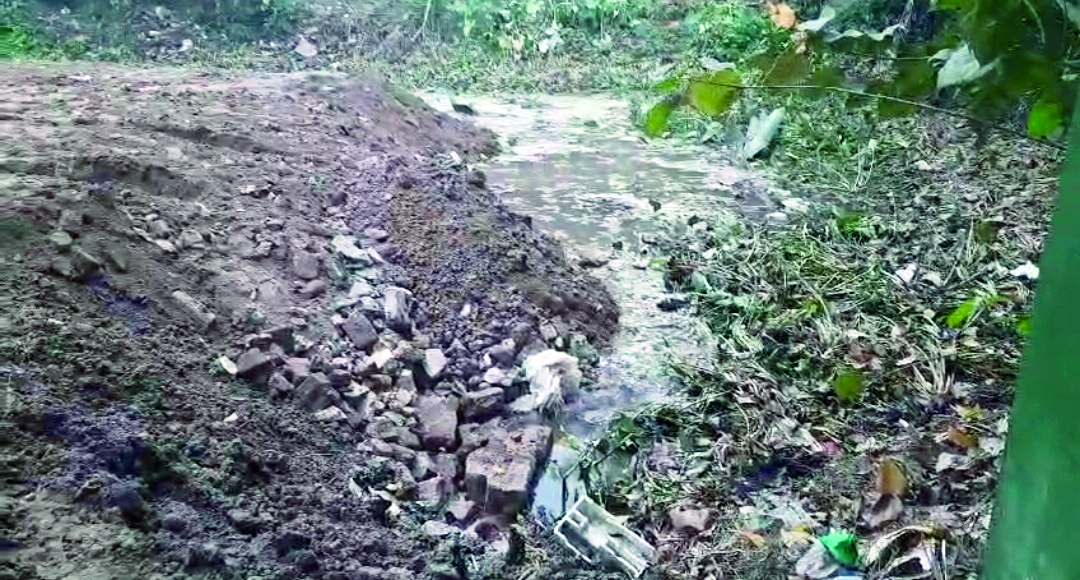 Illegal pond filling sparks controversy in Balurghat Illegal pond filling sparks controversy in Balurghat
