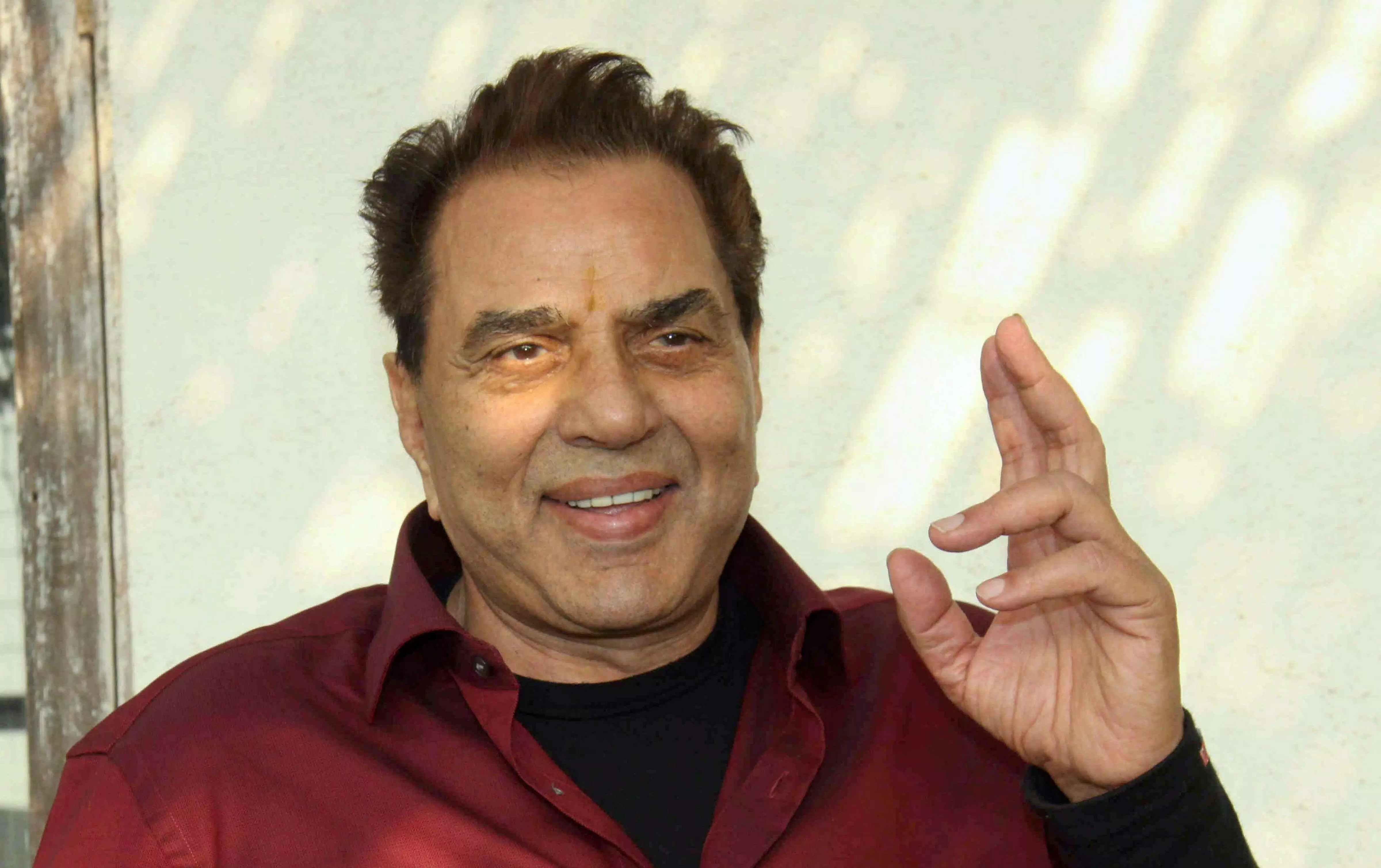 Actor Dharmendra summoned by Delhi court in cheating case Actor Dharmendra summoned by Delhi court in cheating case