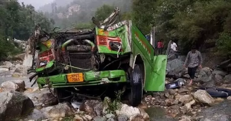 3 killed, 15 injured as bus falls into gorge in Himachals Kullu 3 killed, 15 injured as bus falls into gorge in Himachals Kullu