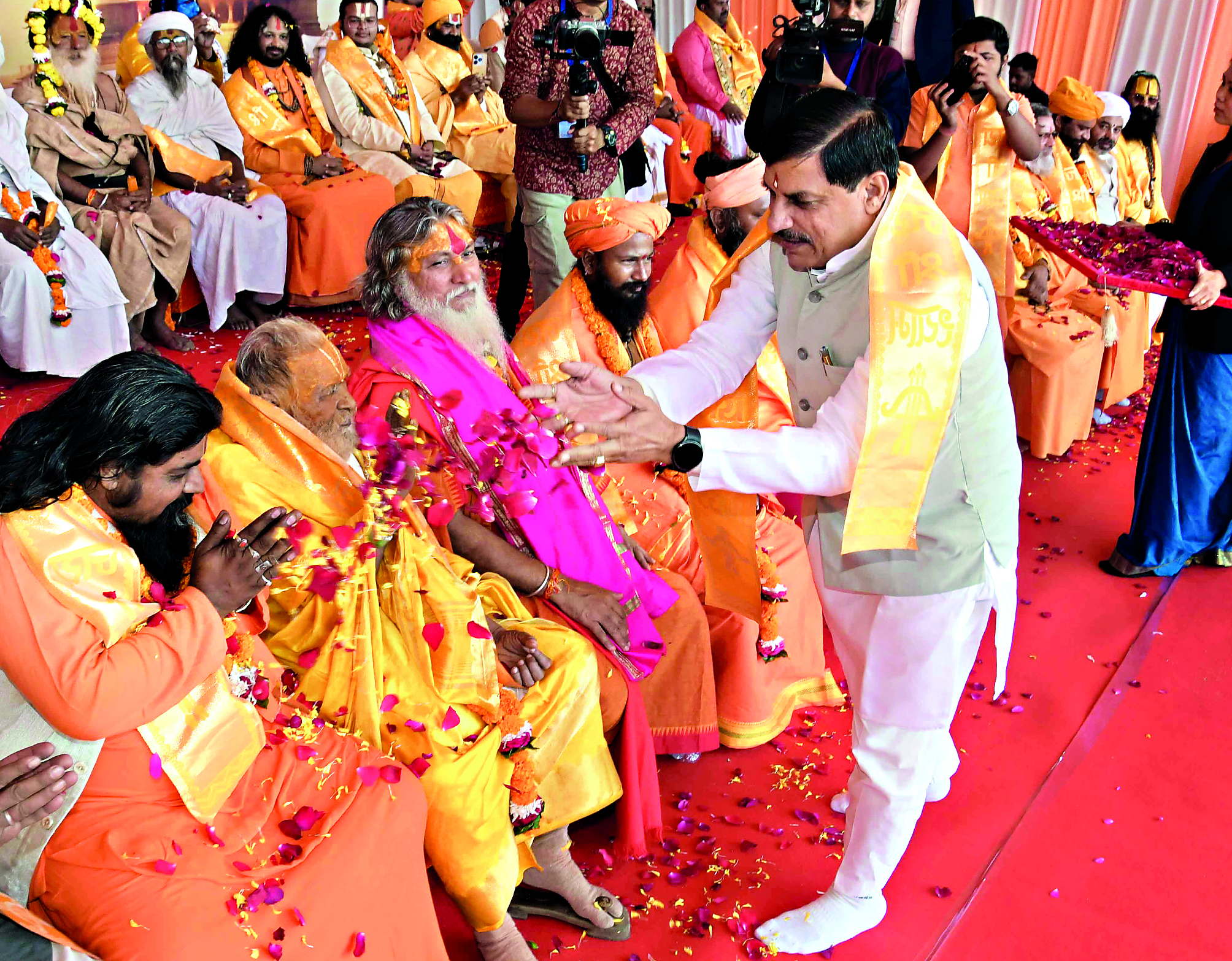 Geeta Jayanti celebrations witness Guinness World Record in MP for chanting shlokas in unison
