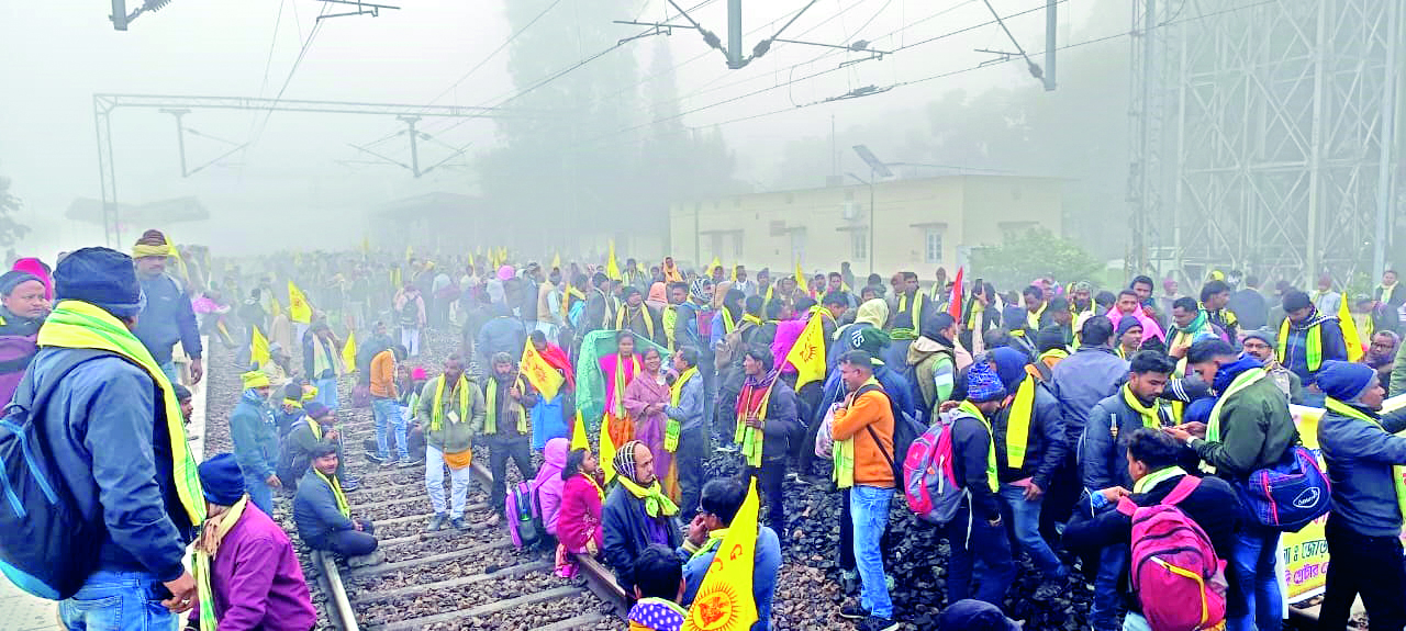 Rail blockade demanding separate state withdrawn after 5 hours Rail blockade demanding separate state withdrawn after 5 hours