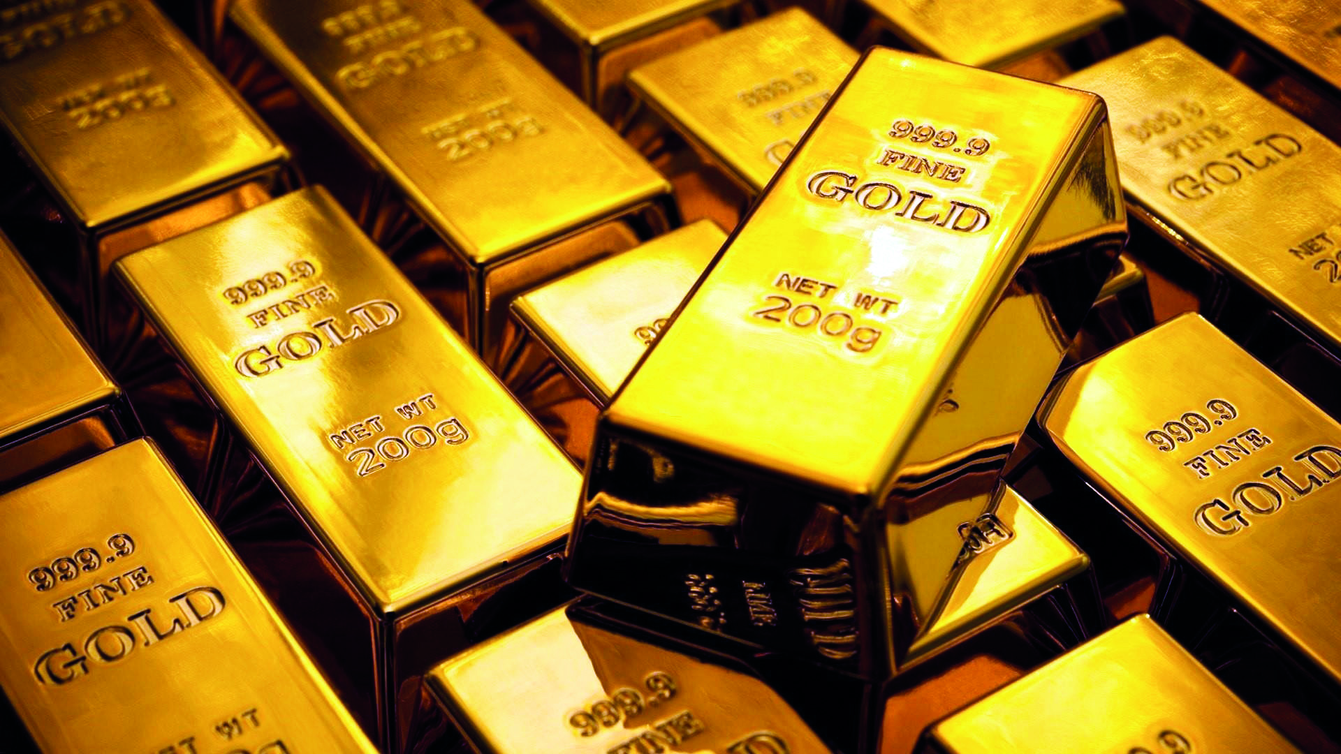 Gold, silver prices slump on selling by jewellers