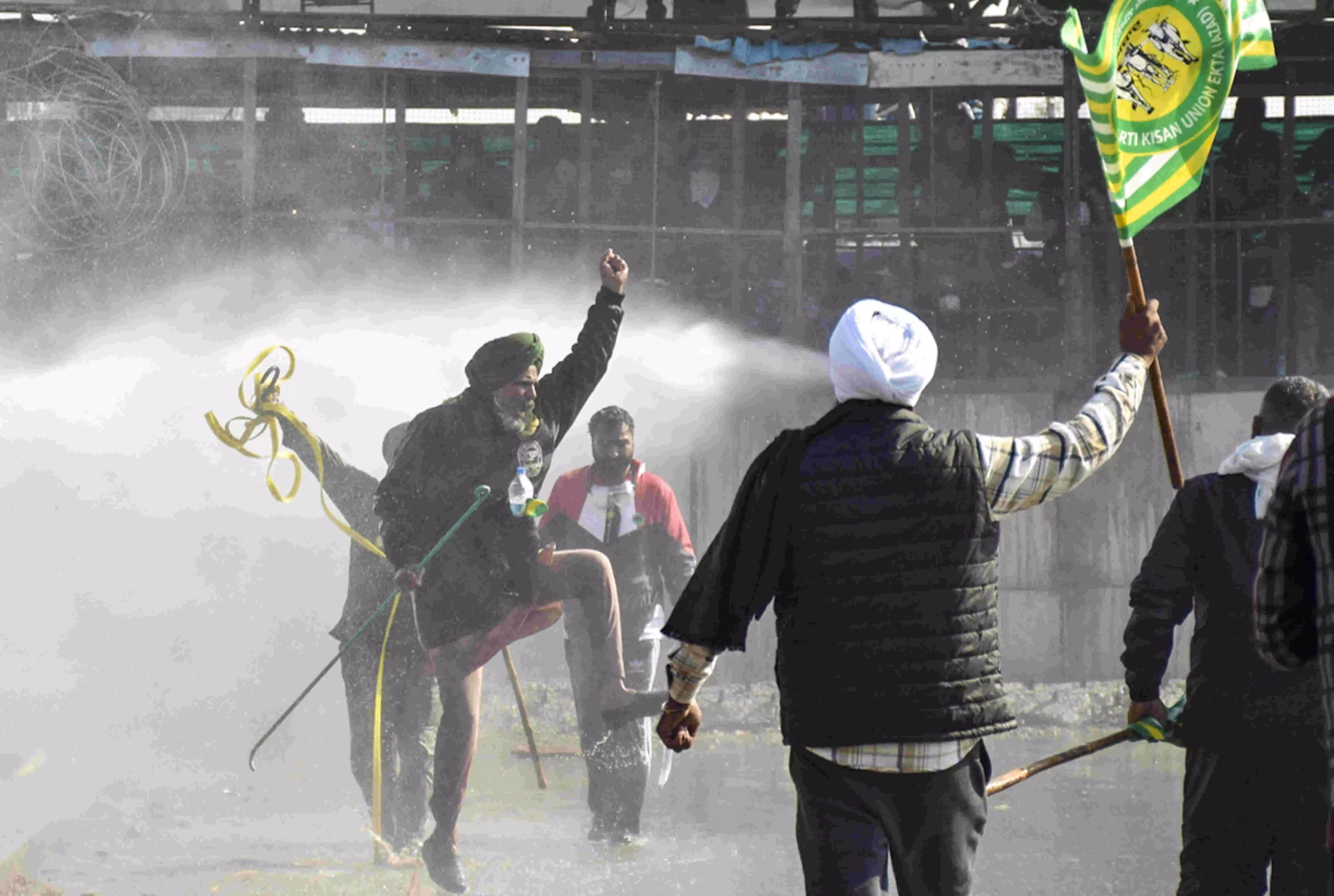 Protesting farmers suspend march to Capital for the day Protesting farmers suspend march to Capital for the day