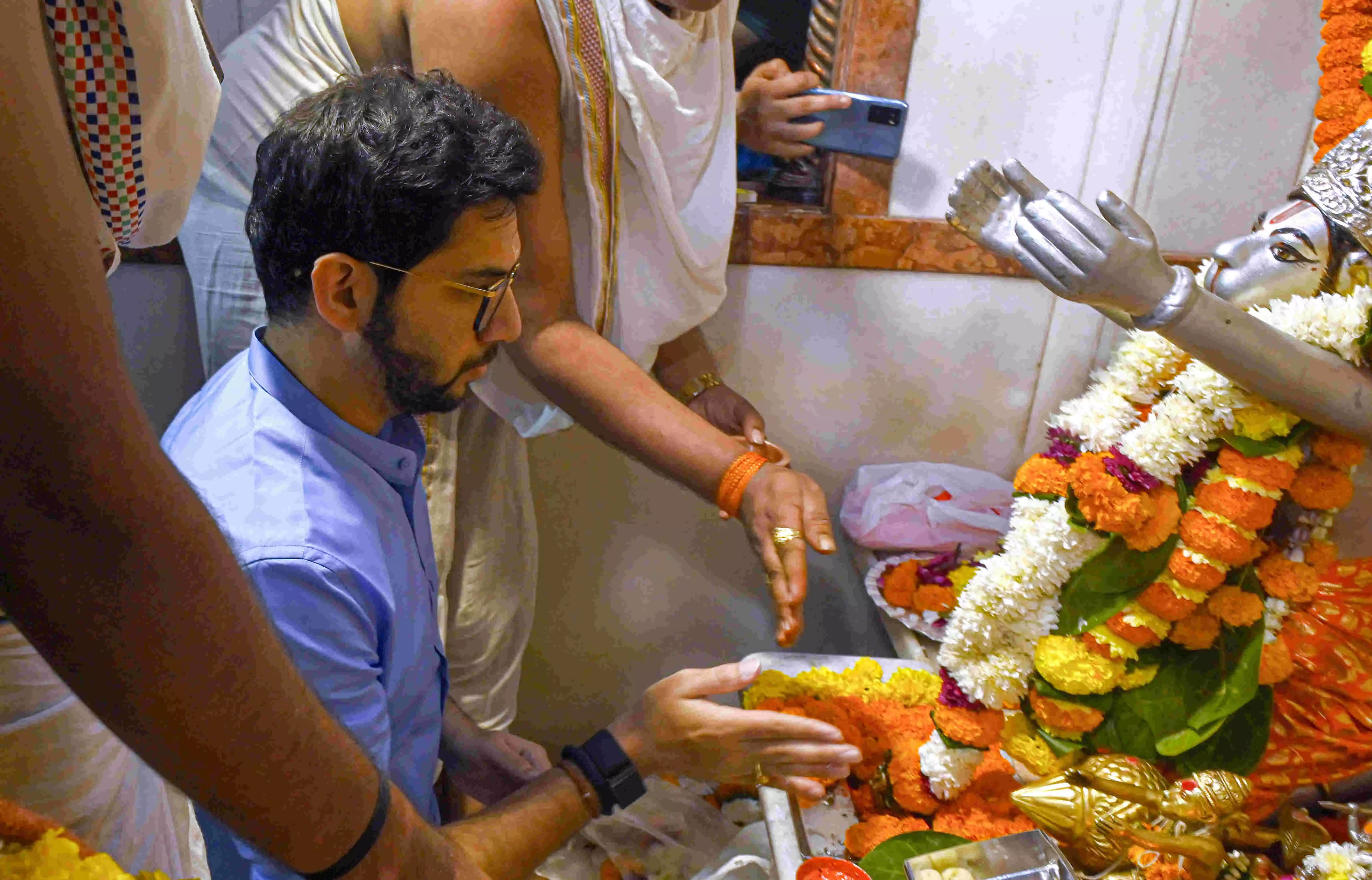 Dadar Hanuman temple won’t be demolished, railway notice stayed: BJP leaders Dadar Hanuman temple won’t be demolished, railway notice stayed: BJP leaders