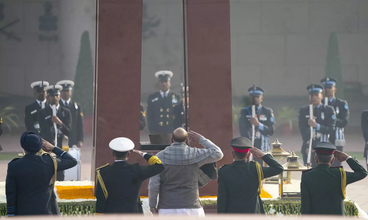 President Murmu, PM Modi pay homage to heroes of 1971 war
