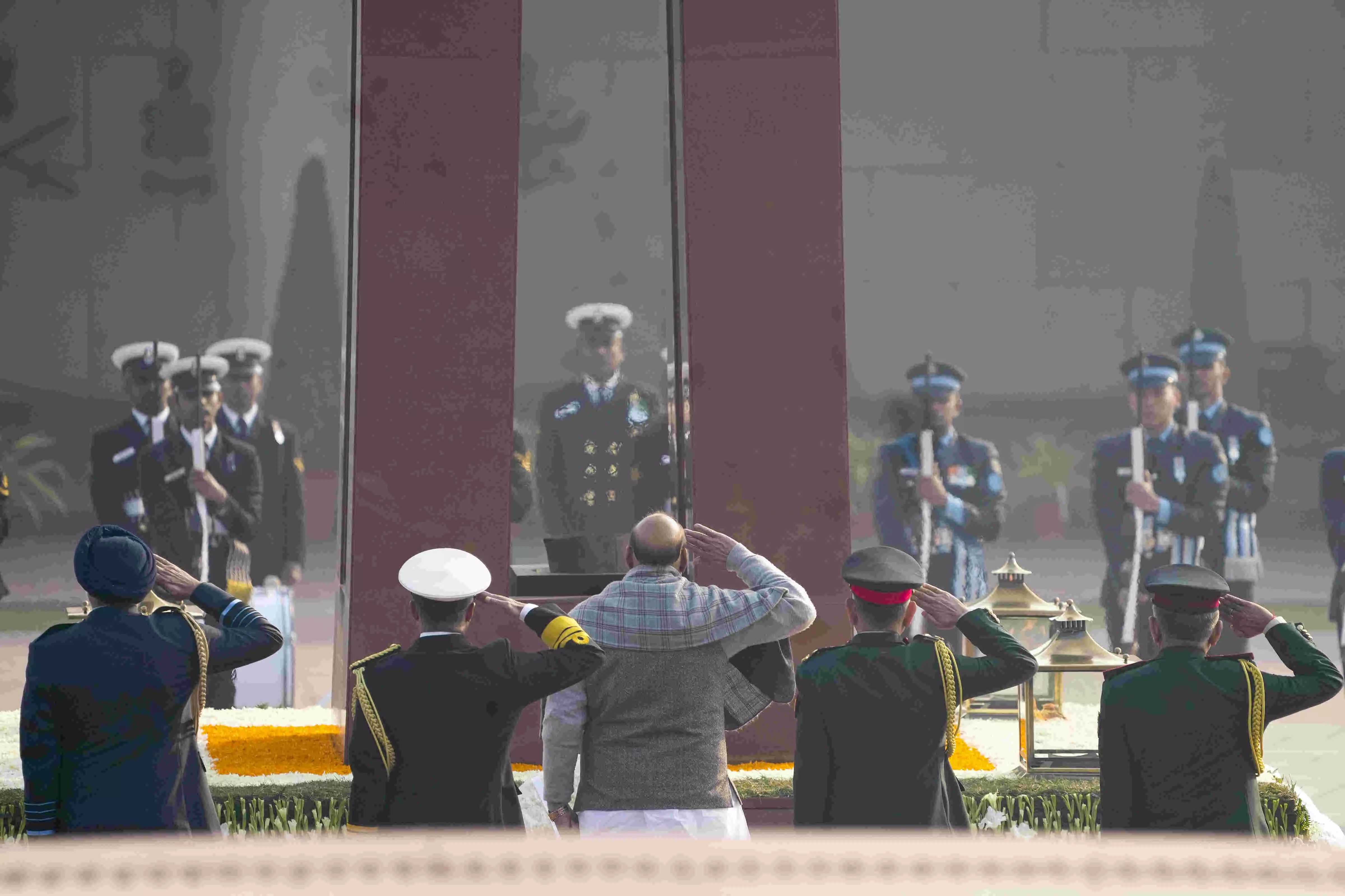 President Murmu, PM Modi pay homage to heroes of 1971 war President Murmu, PM Modi pay homage to heroes of 1971 war