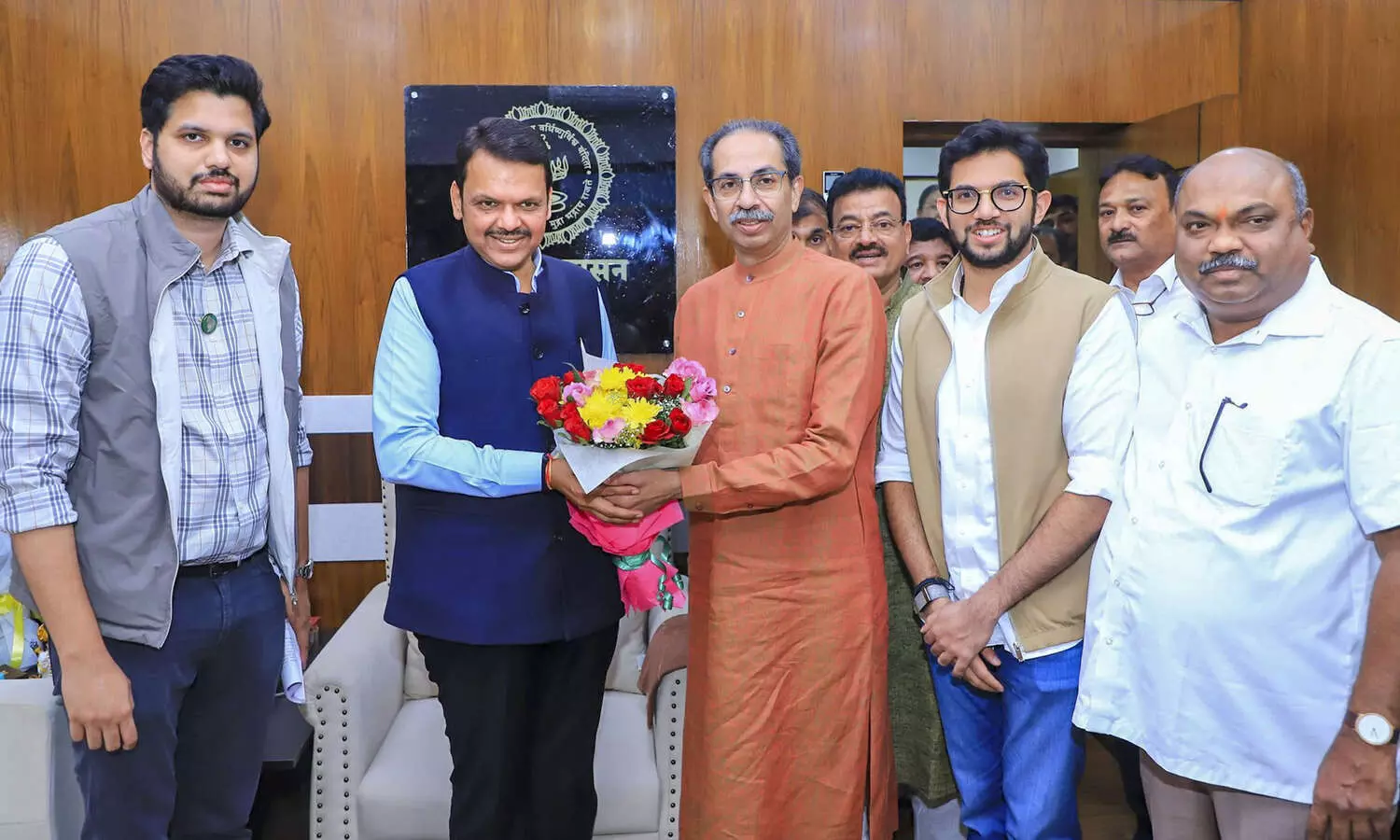 Uddhav meets CM Fadnavis, Speaker Narwekar in Nagpur