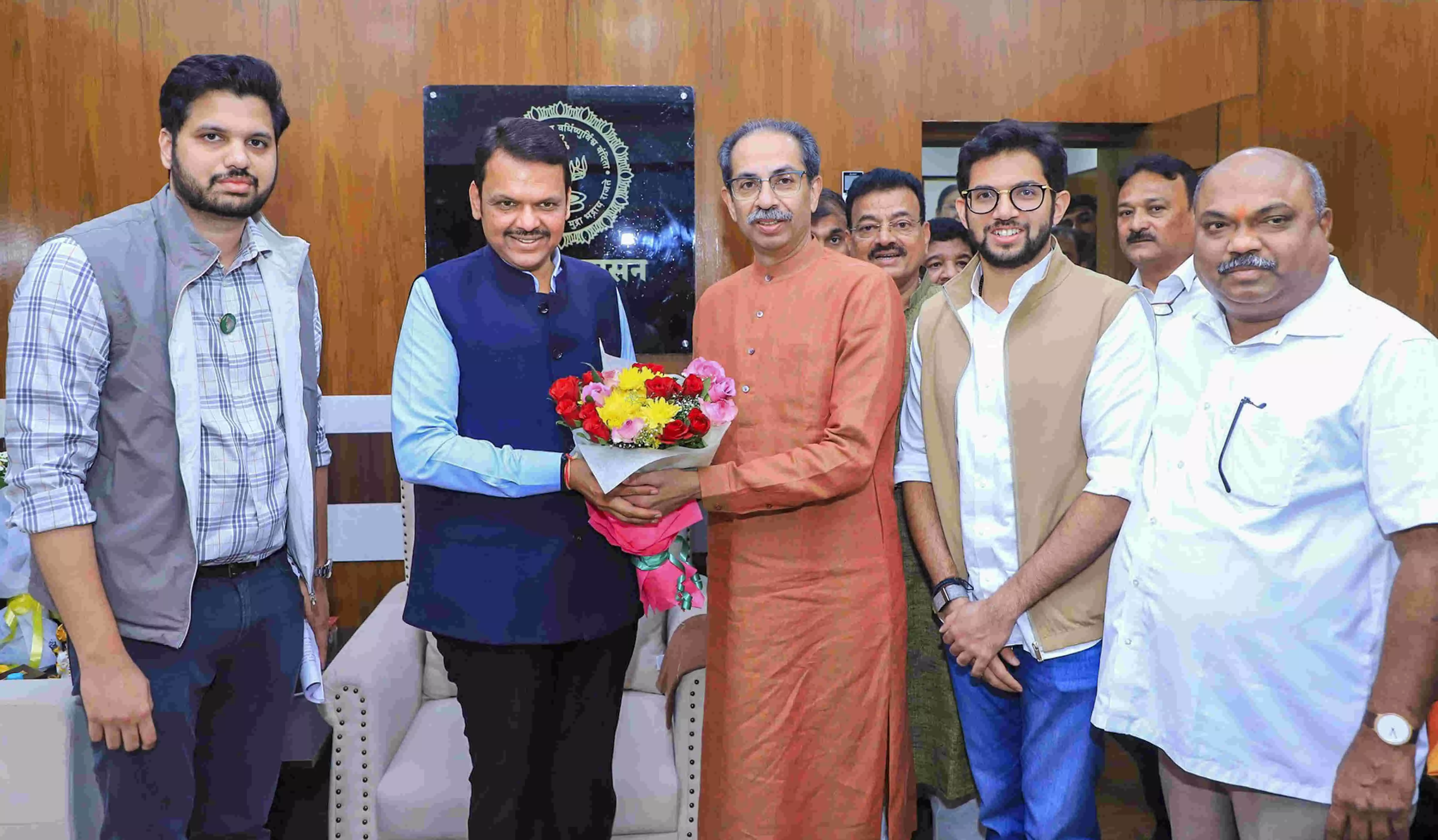 Uddhav meets CM Fadnavis, Speaker Narwekar in Nagpur